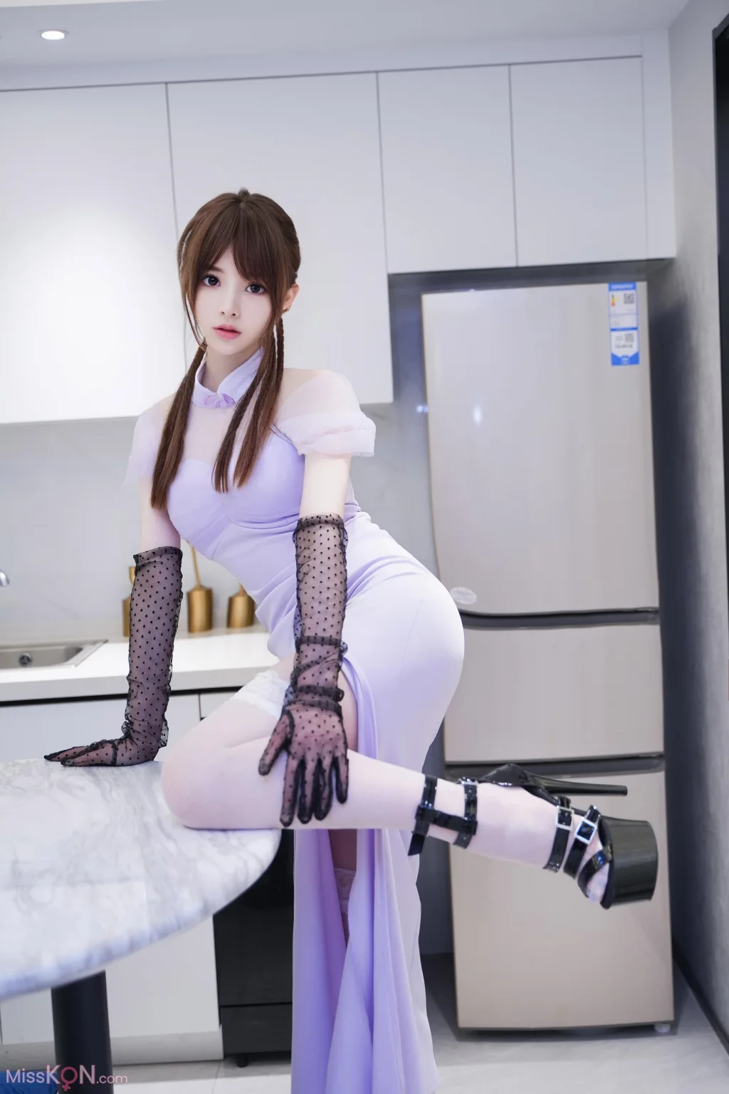 [XR Uncensored] 梦灵儿_ R18 秀人网模特 紫裙白丝大小姐
