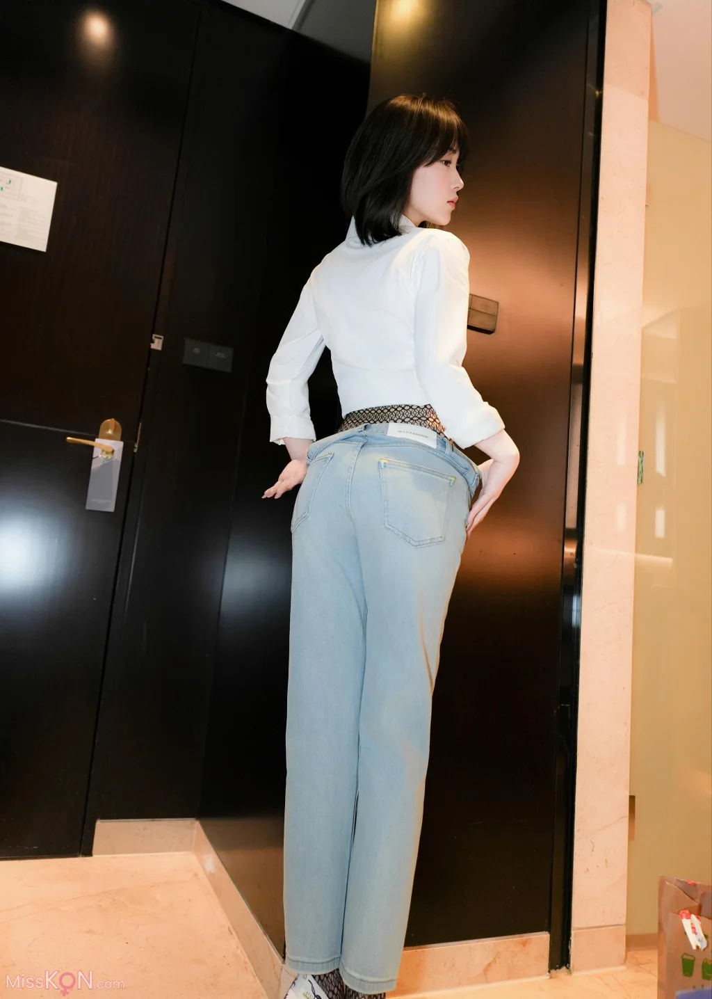 [XR Uncensored] 汁汁_ R18 秀人网模特 库里丝之黑色蕾丝网袜