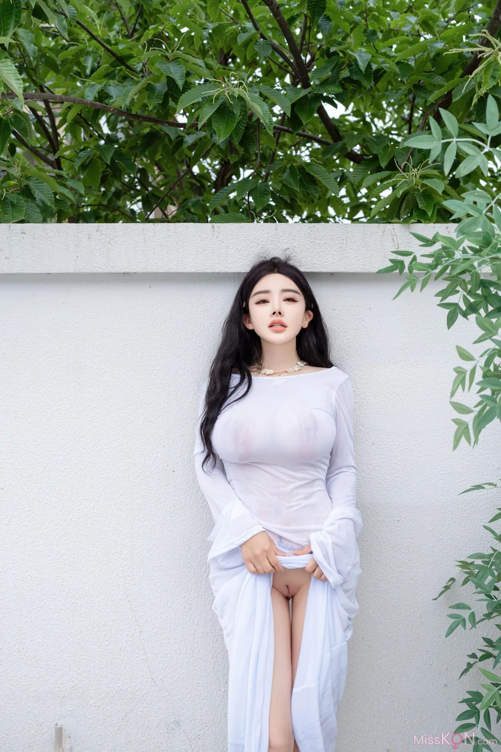 [XR Uncensored] 潘思沁_ R18 秀人网模特 庭院中的春色