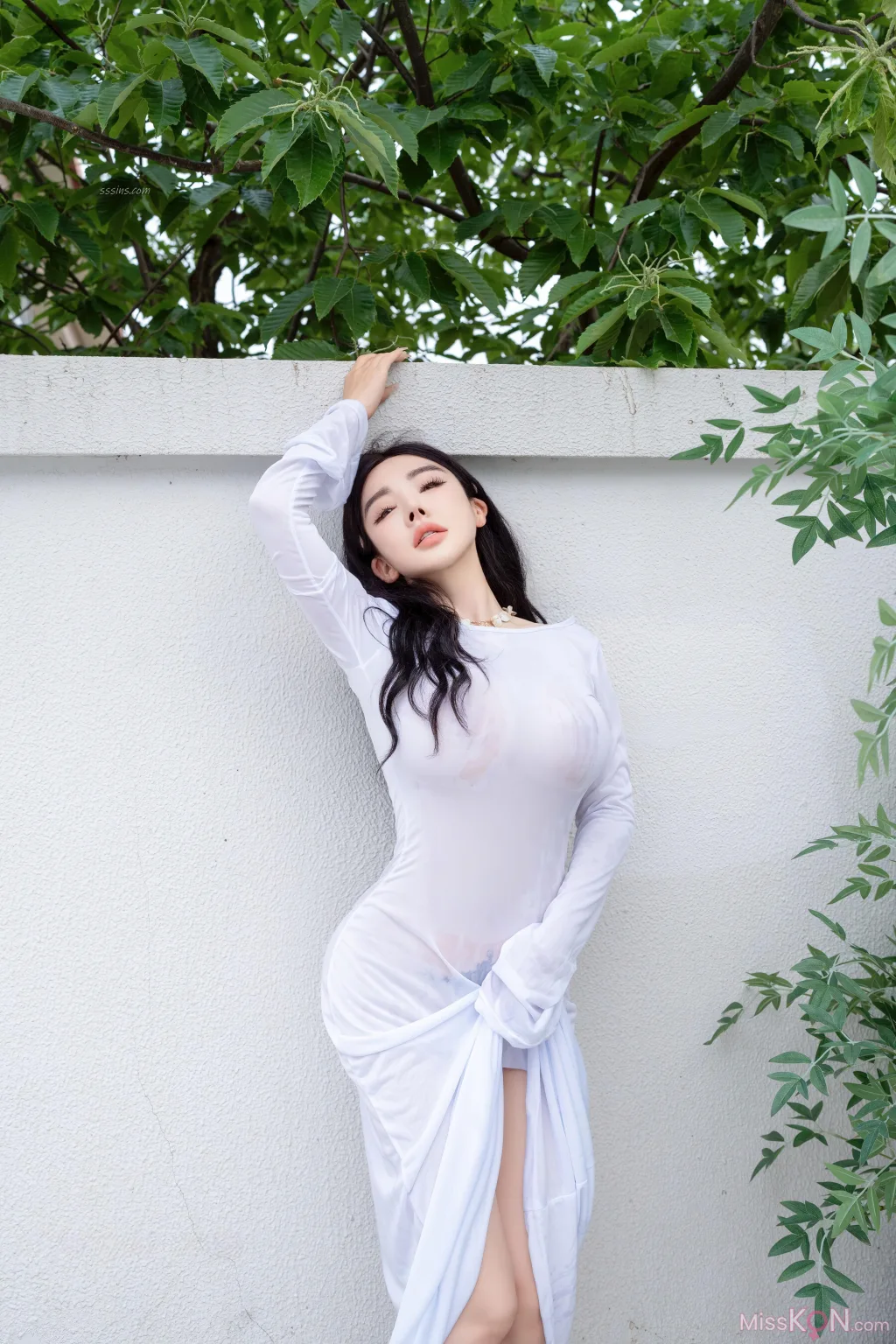 [XR Uncensored] 潘思沁_ R18 秀人网模特 庭院中的春色