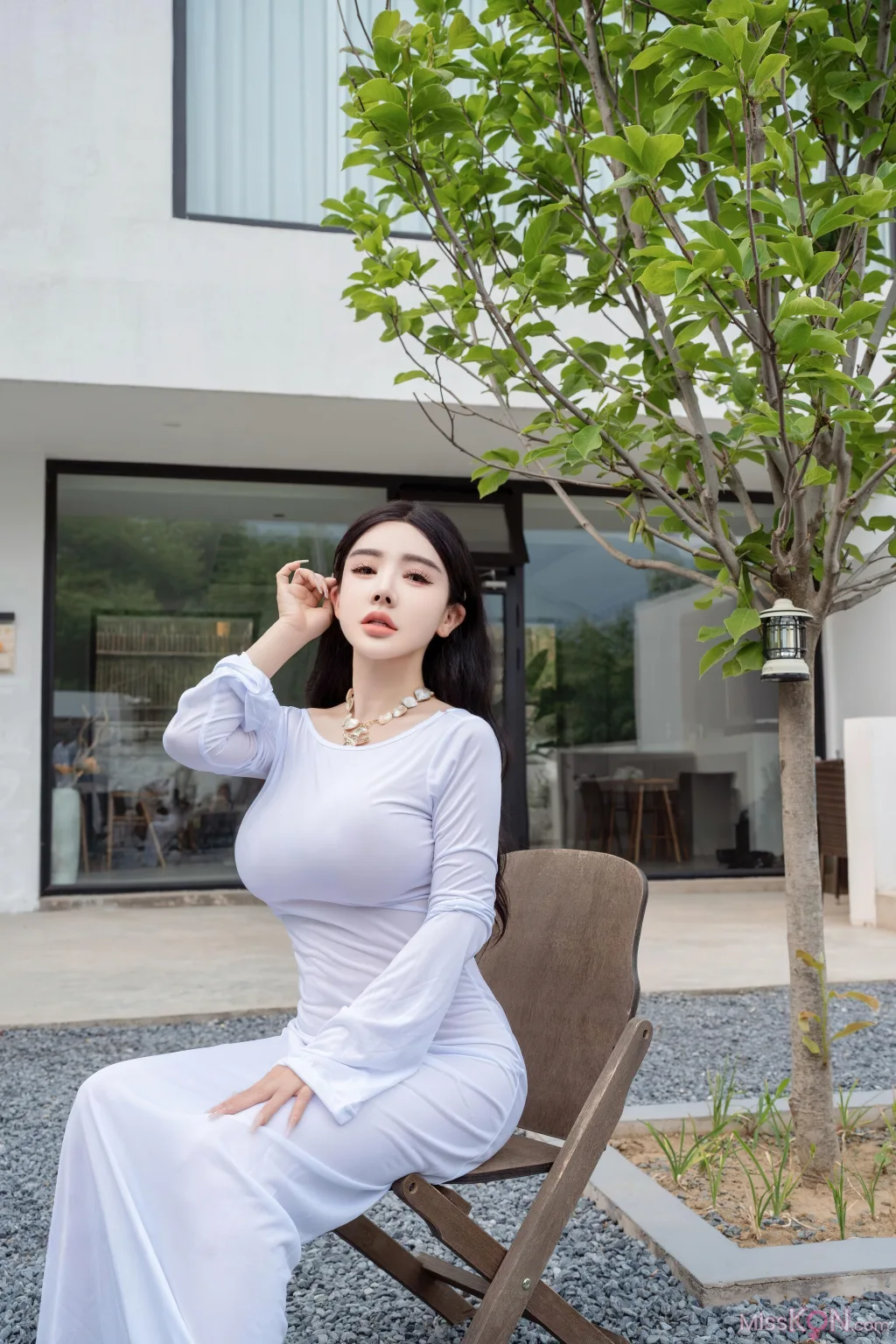 [XR Uncensored] 潘思沁_ R18 秀人网模特 庭院中的春色