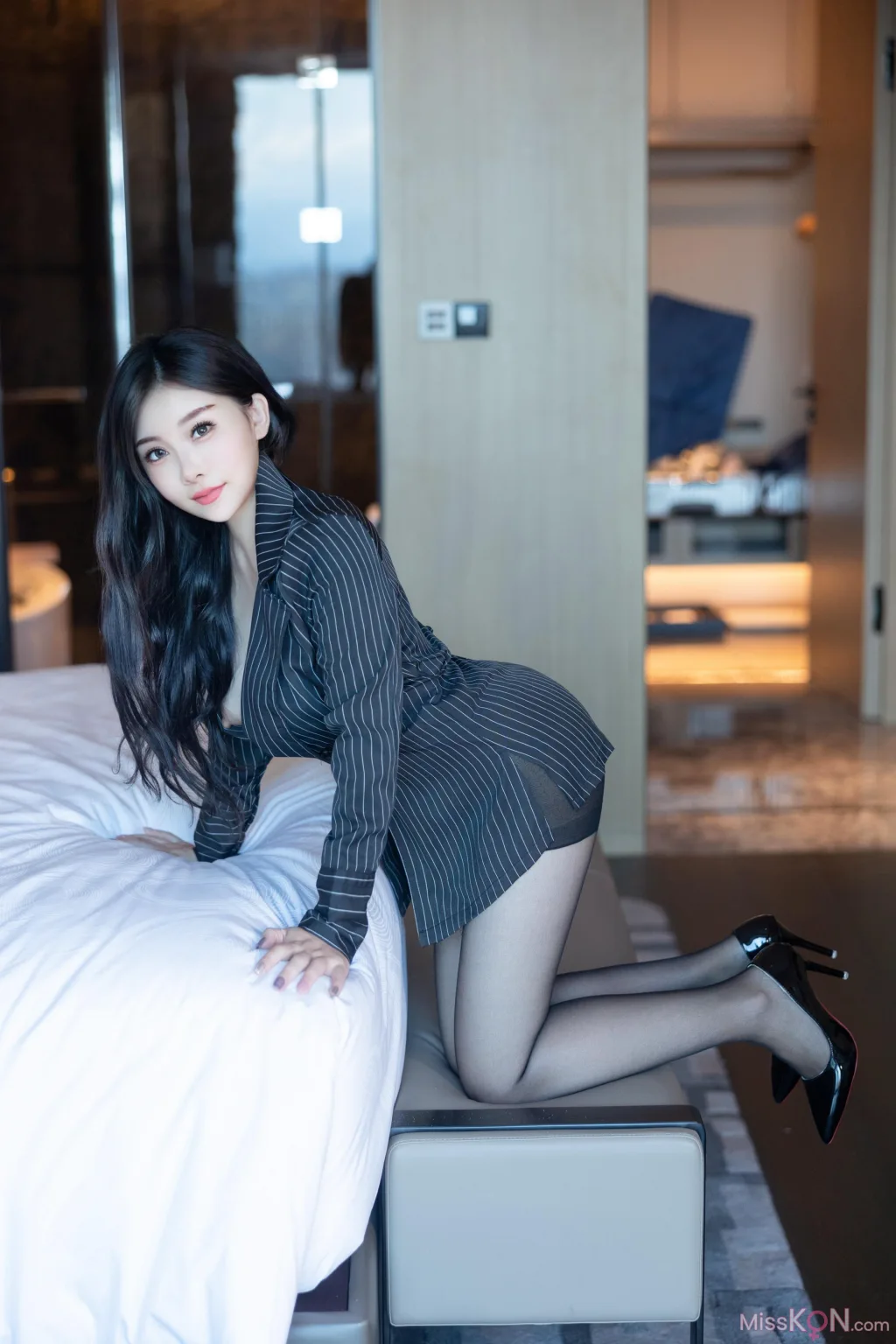 [XR Uncensored] 白洁Bessie_ R18 秀人网模特 你的极品少妇女秘书