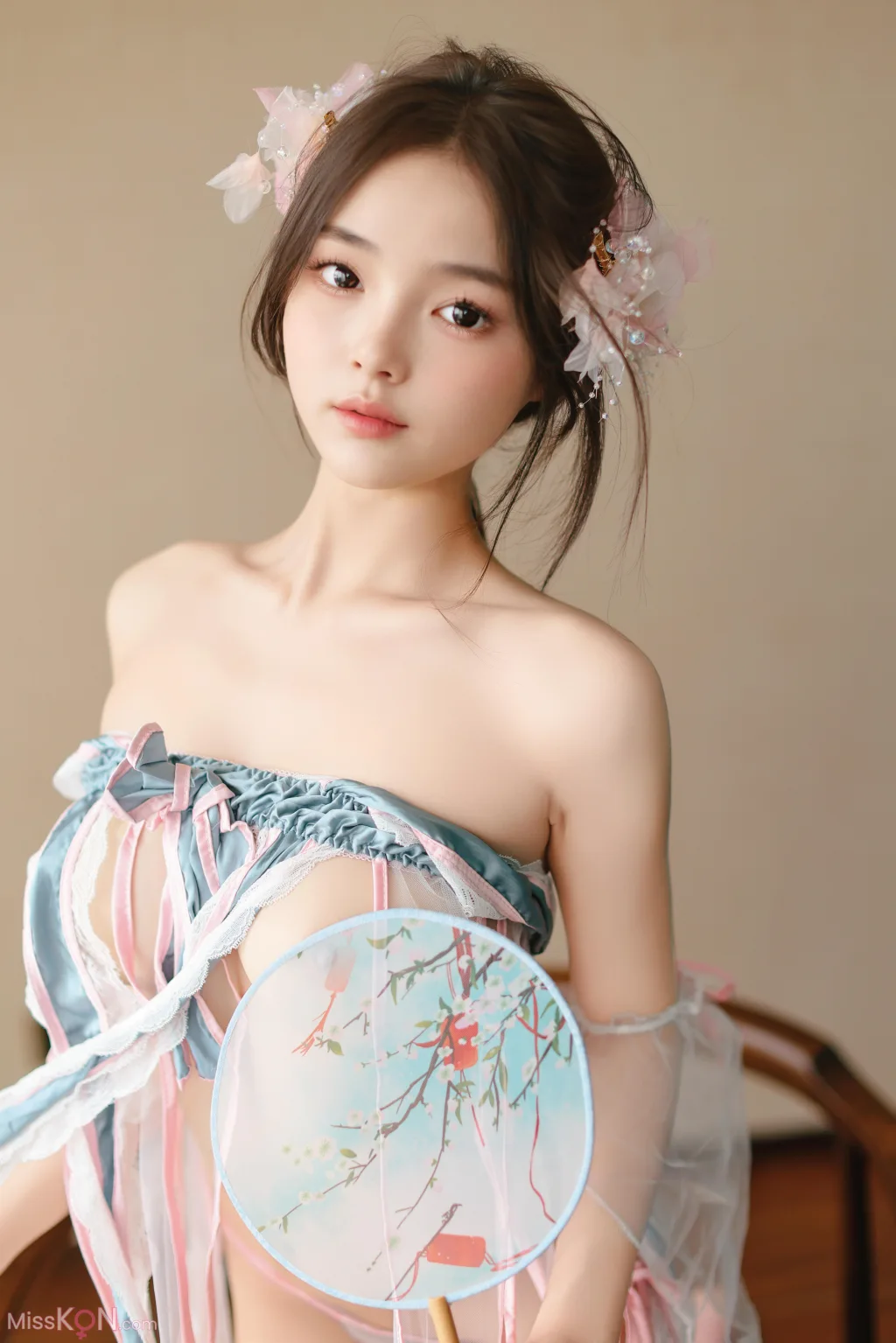 [XR Uncensored] 苏软软_ R18 秀人网模特 新人首秀 鲜花朵朵