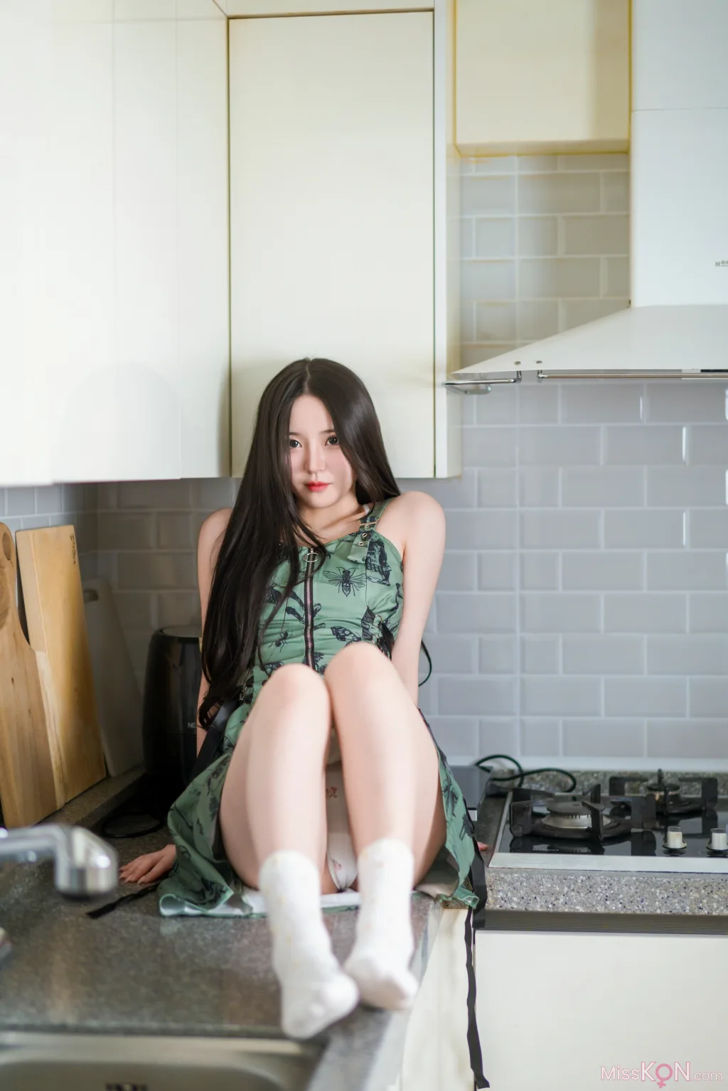 Yeolmu_ Pose On The Stairs And The Sink