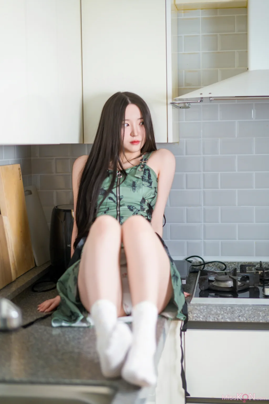 Yeolmu_ Pose On The Stairs And The Sink