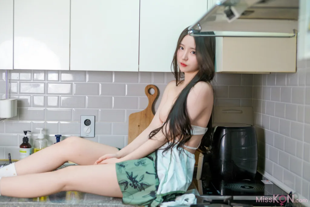 Yeolmu_ Pose On The Stairs And The Sink