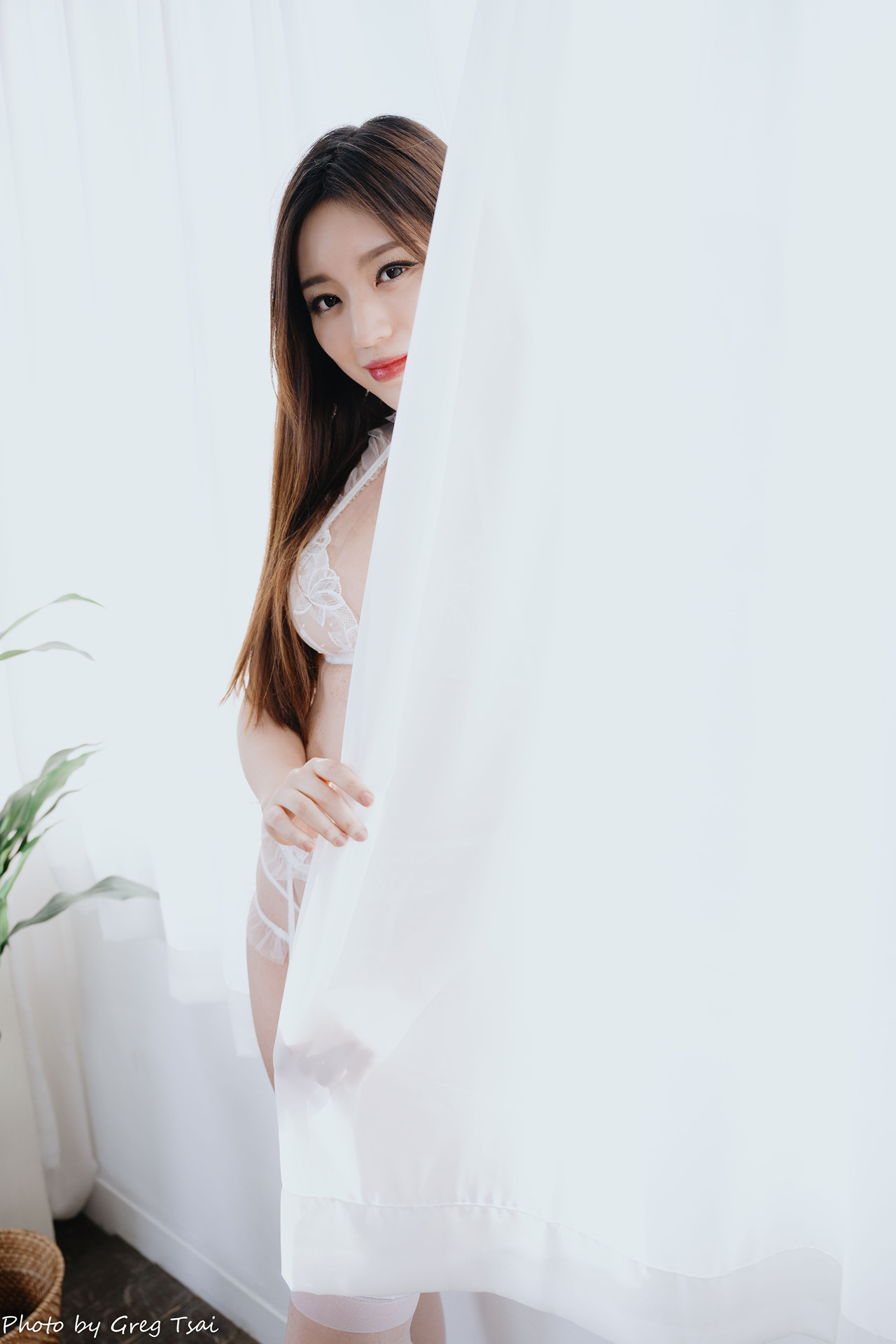 Lily 리리, Photobook Cute White Silk Set.02