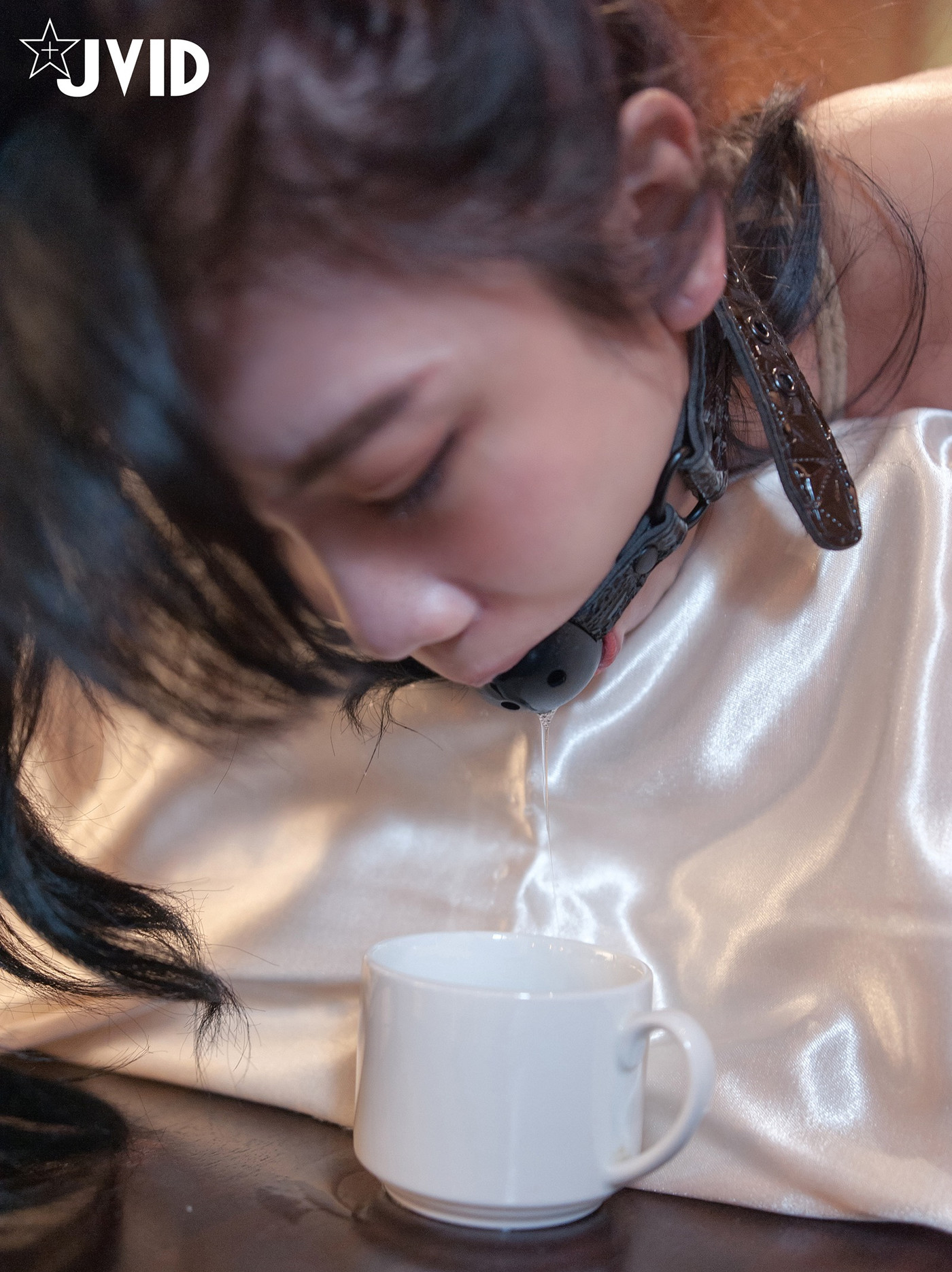 JVID 伊芙蝶 – 金屬手銬の逃脫失敗!!! 全身緊縛+口球の口水收集 Set.02