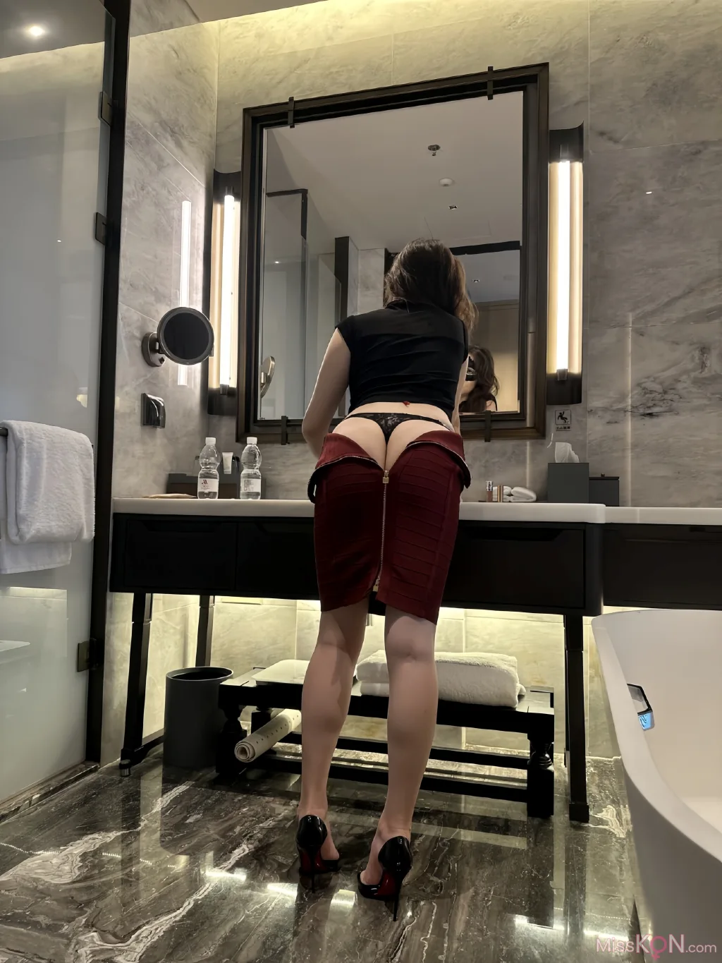 可可西yyy_ 蒙面女侠红色包臀裙