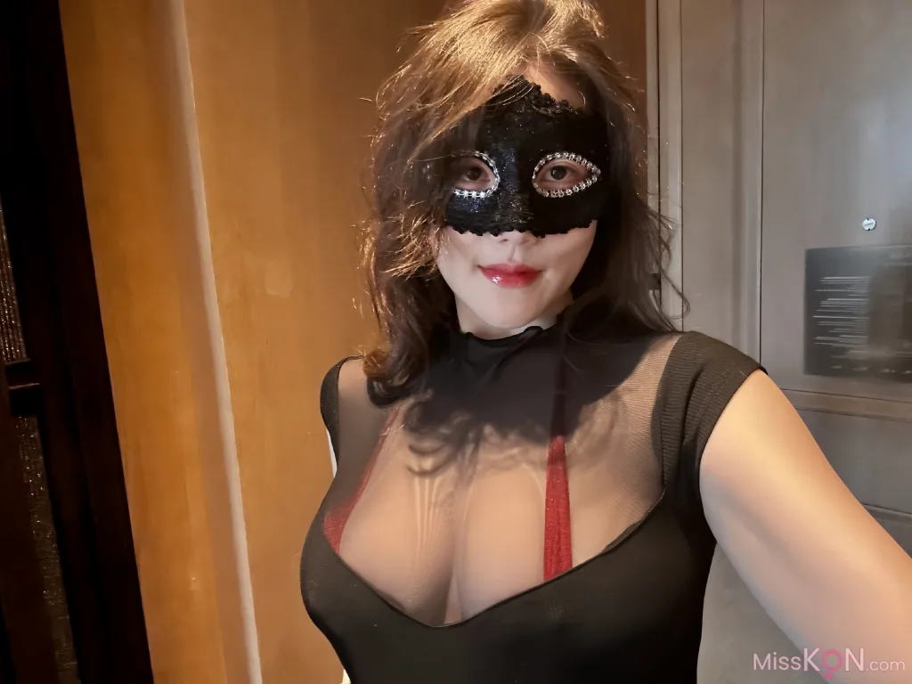 可可西yyy_ 蒙面女侠红色包臀裙