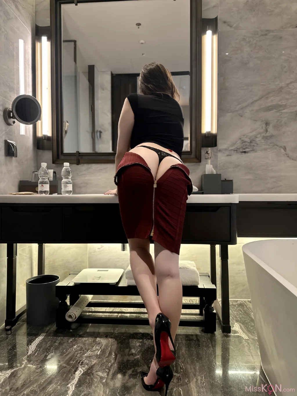 可可西yyy_ 蒙面女侠红色包臀裙