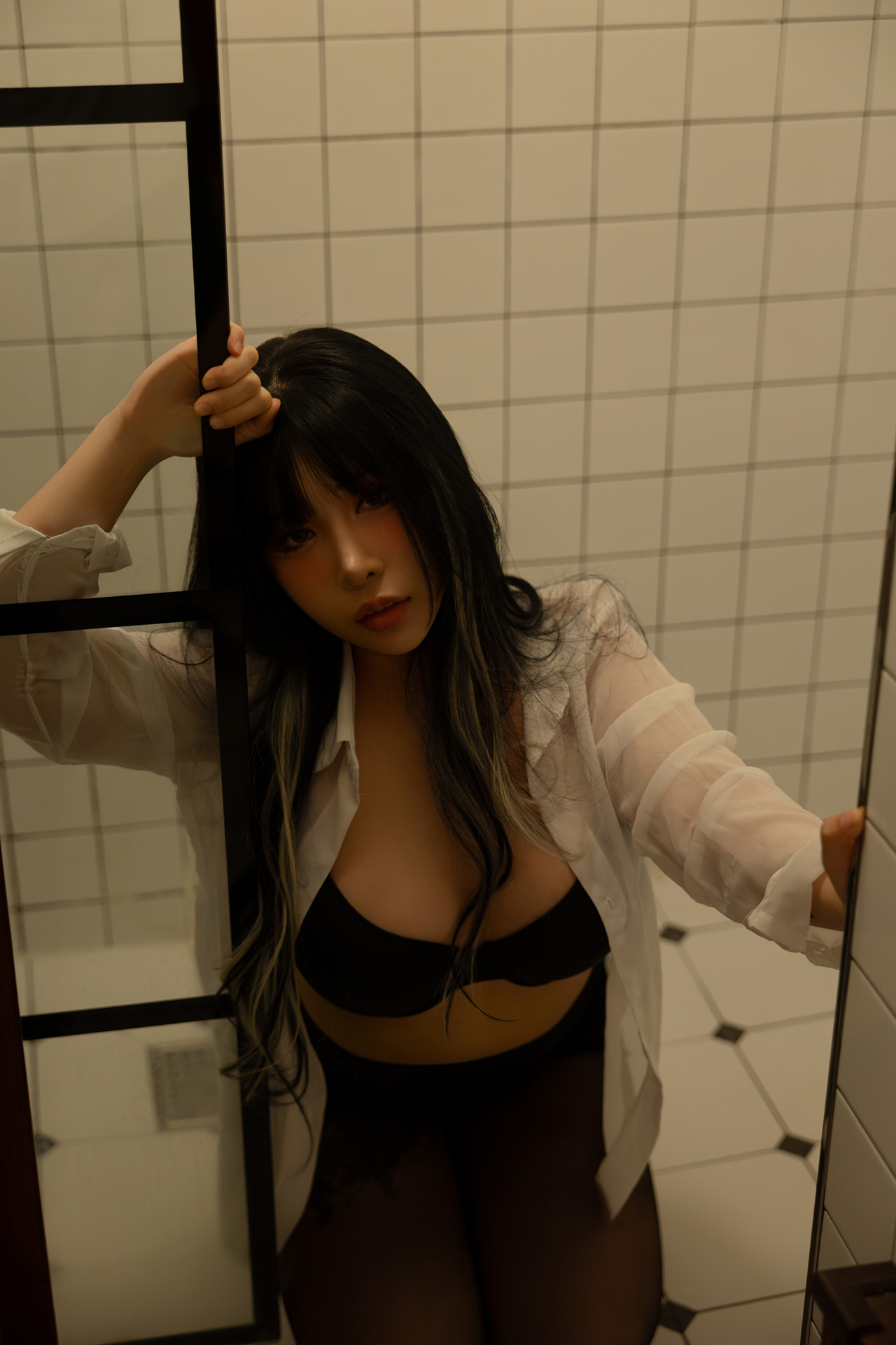 Lee Yuin 유인, Photobook ‘Girl Next Door’ Set.01 3 Lee Yuin 유인, Photobook ‘Girl Next Door’ Set.01