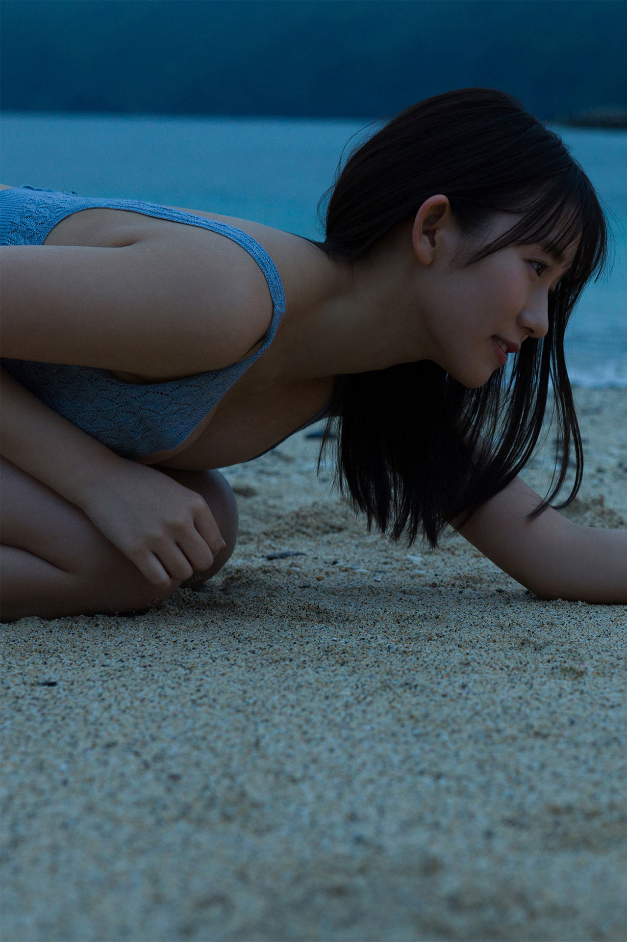 Nene Shida 志田音々, ファースト写真集アナザーバージョン 『ｎｅｎｅ－まるっとりっぷ－』 Set.01