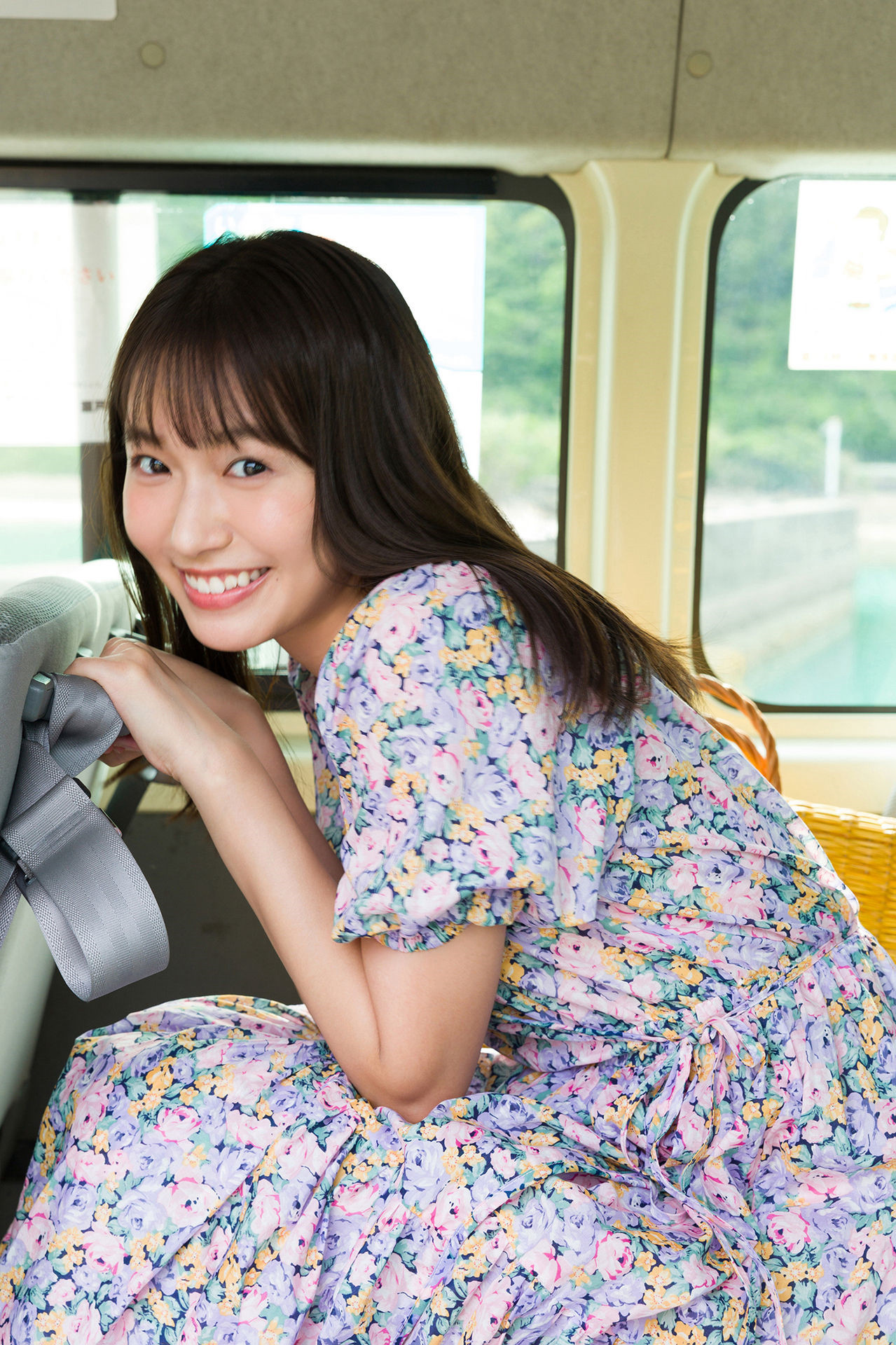 Nene Shida 志田音々, ファースト写真集アナザーバージョン 『ｎｅｎｅ－まるっとりっぷ－』 Set.03