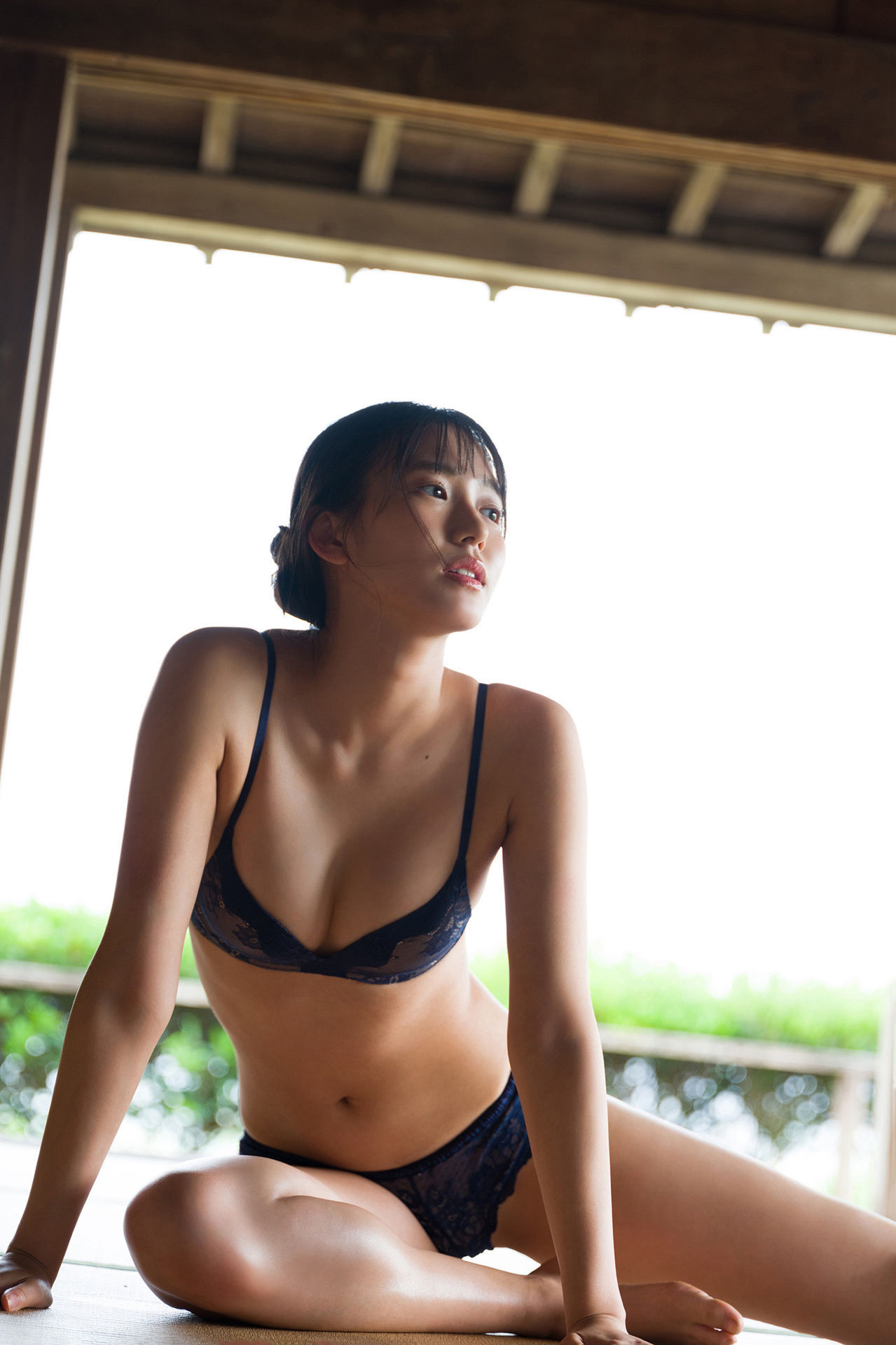 Nene Shida 志田音々, ファースト写真集アナザーバージョン 『ｎｅｎｅ－まるっとりっぷ－』 Set.04