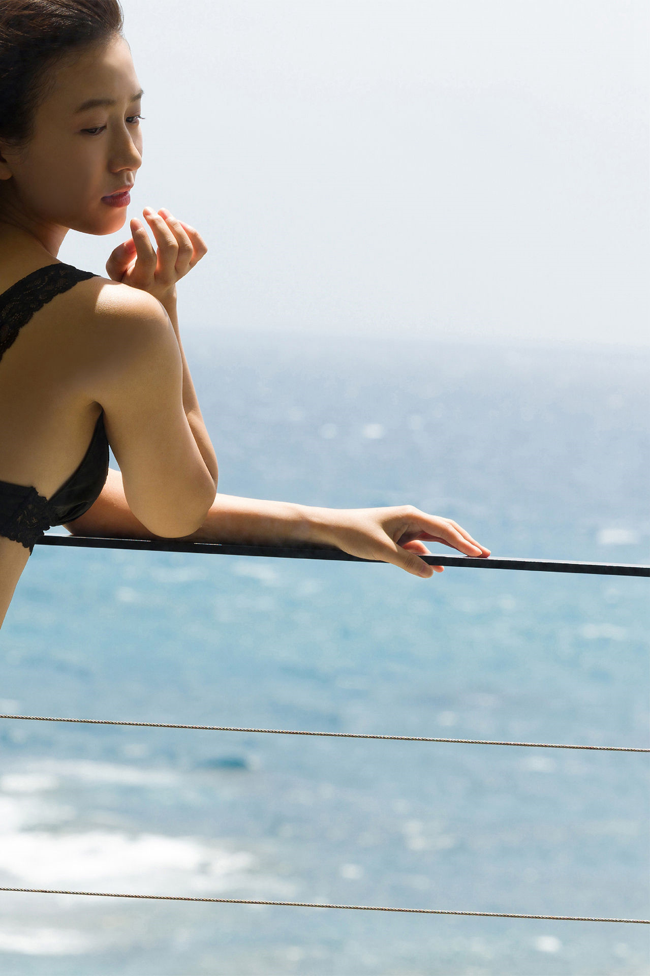 Nene Shida 志田音々, ファースト写真集アナザーバージョン 『ｎｅｎｅ－まるっとりっぷ－』 Set.04