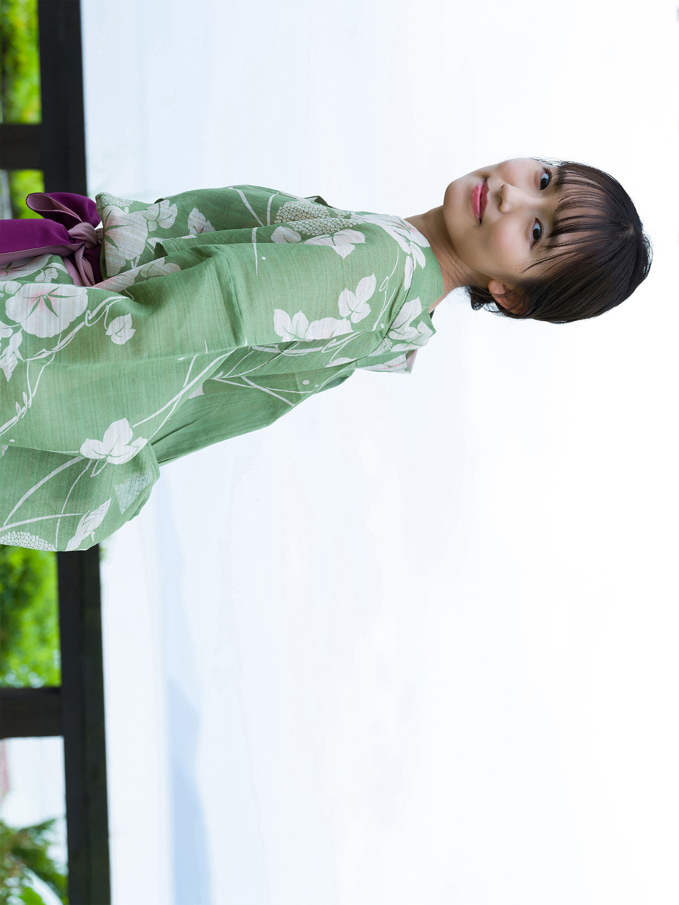 Nene Shida 志田音々, ファースト写真集アナザーバージョン 『ｎｅｎｅ－まるっとりっぷ－』 Set.04