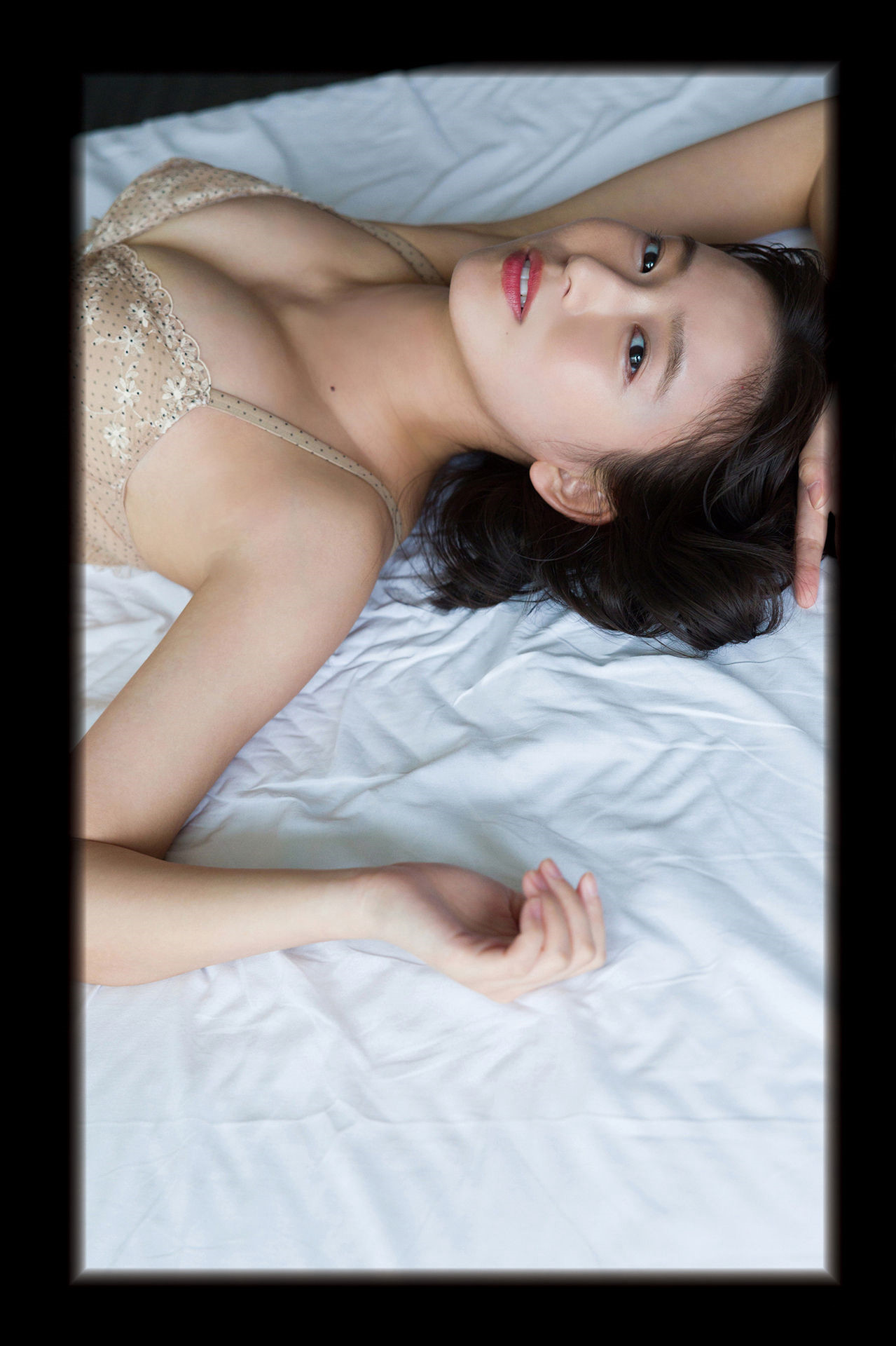 Nene Shida 志田音々, ファースト写真集アナザーバージョン 『ｎｅｎｅ－まるっとりっぷ－』 Set.04