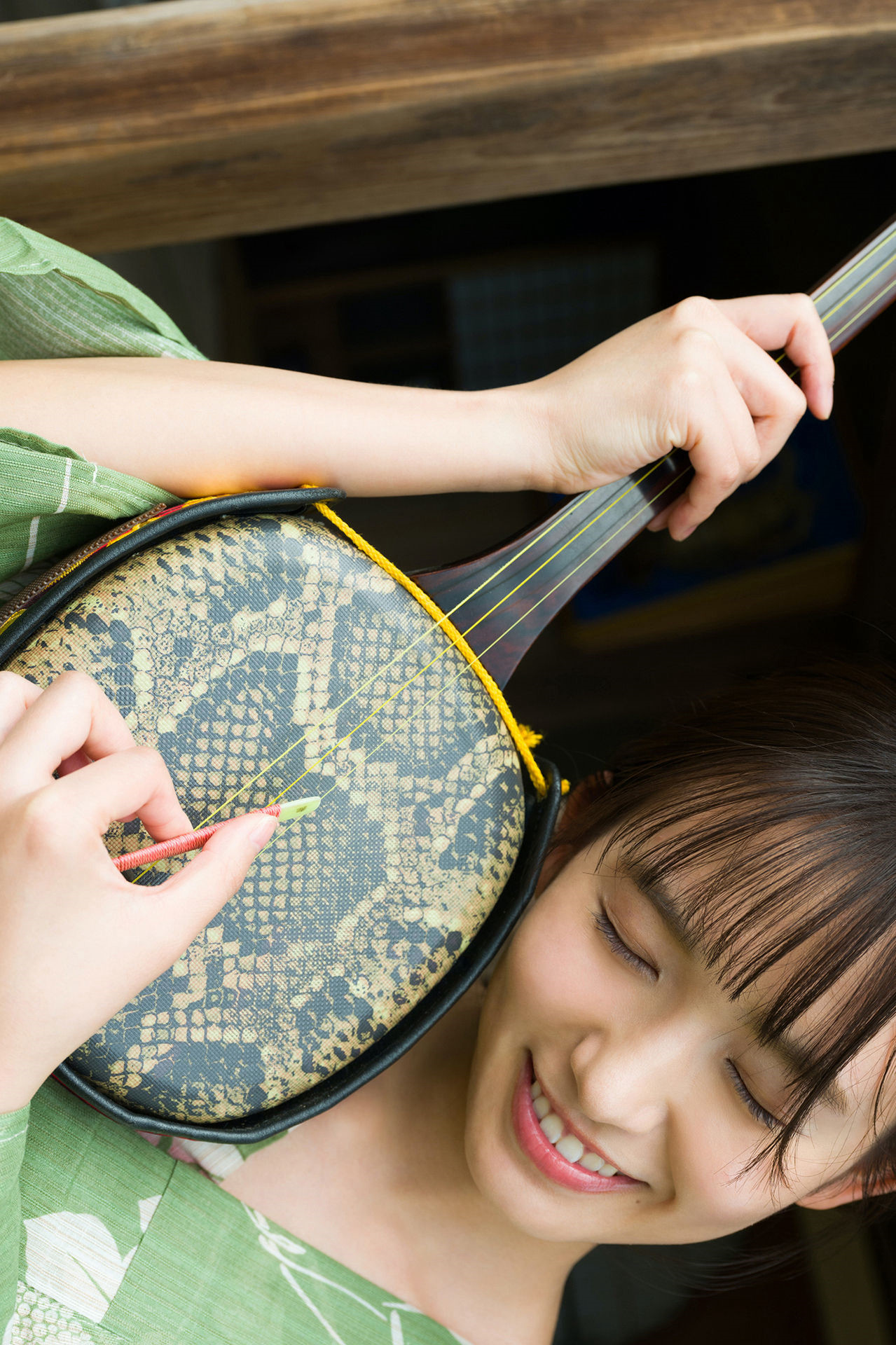 Nene Shida 志田音々, ファースト写真集アナザーバージョン 『ｎｅｎｅ－まるっとりっぷ－』 Set.04