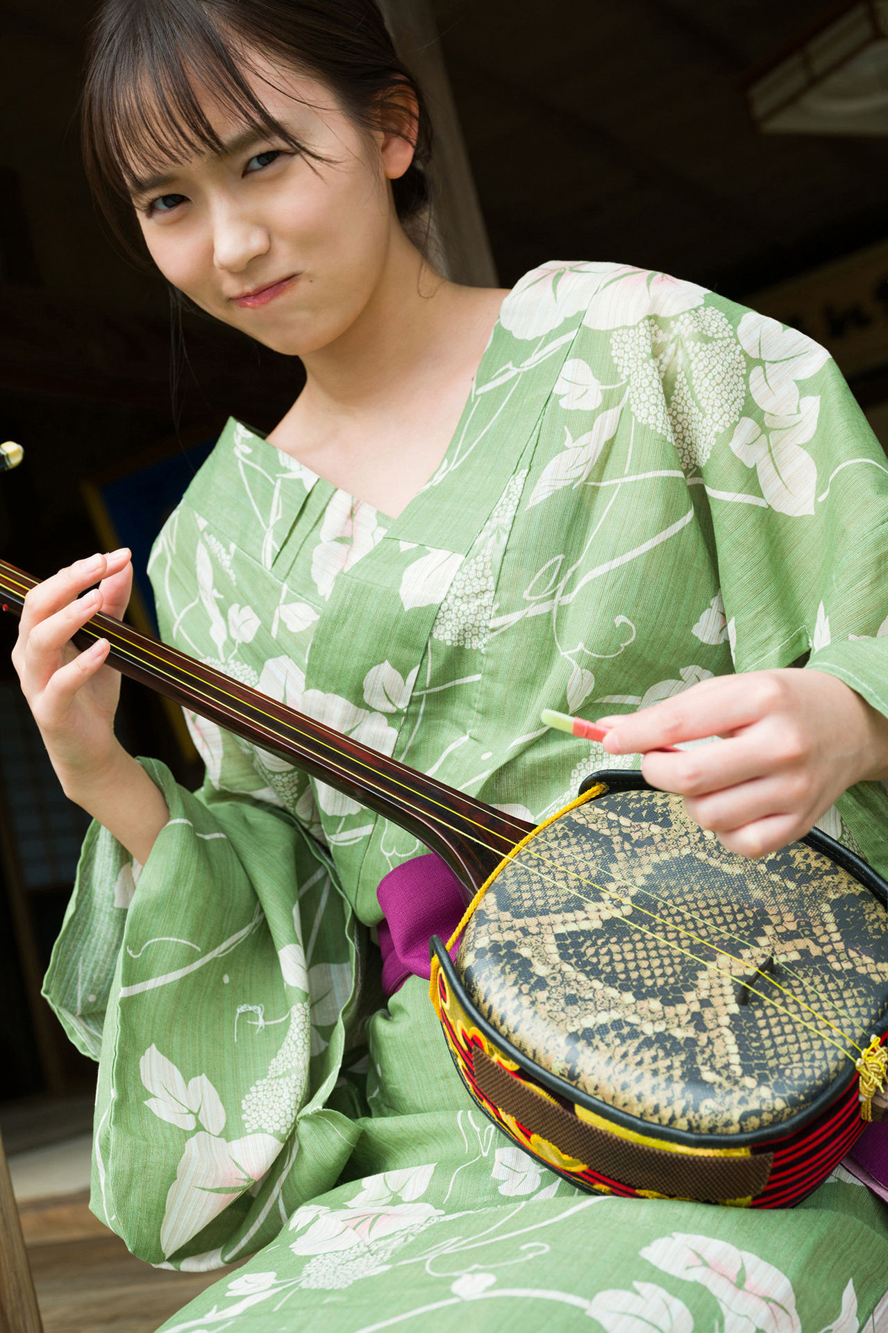 Nene Shida 志田音々, ファースト写真集アナザーバージョン 『ｎｅｎｅ－まるっとりっぷ－』 Set.04