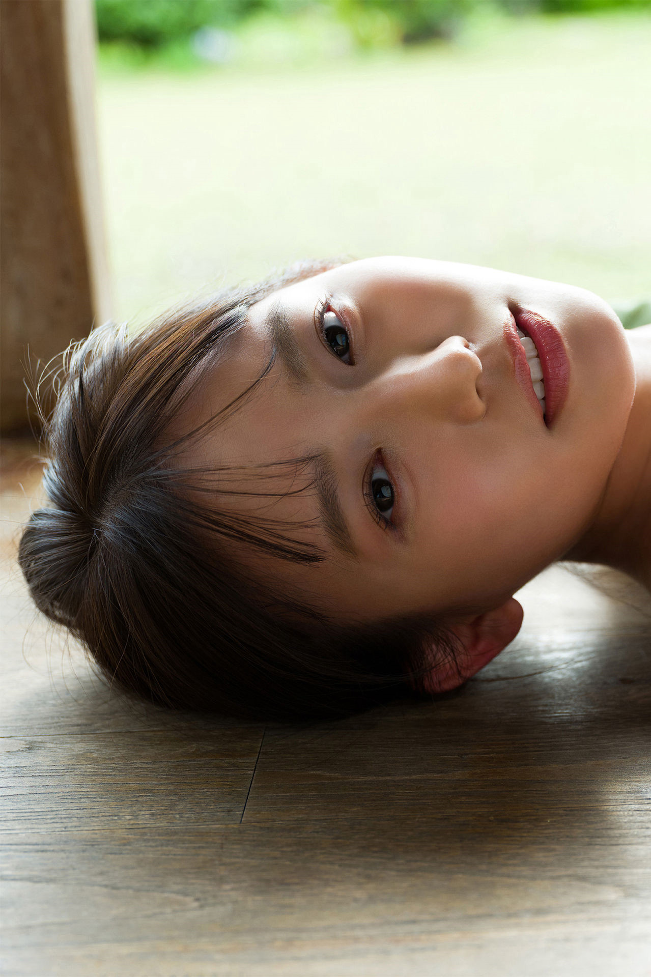 Nene Shida 志田音々, ファースト写真集アナザーバージョン 『ｎｅｎｅ－まるっとりっぷ－』 Set.04