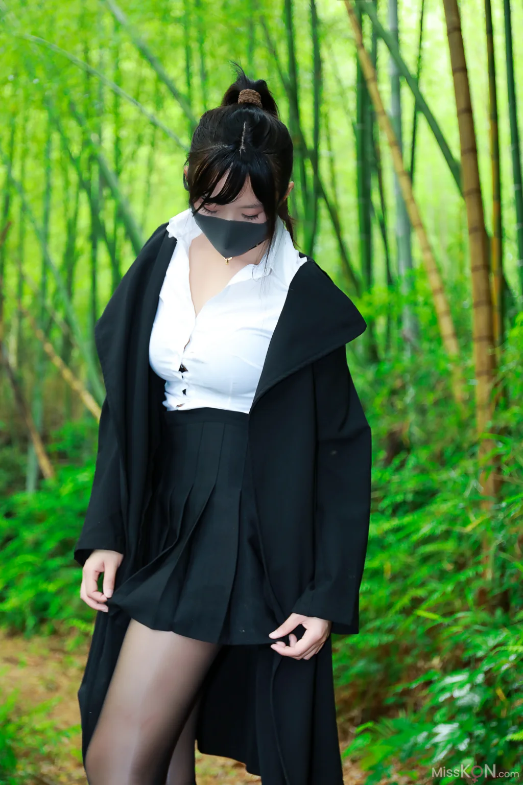 李佳_ 黑百褶裙森林