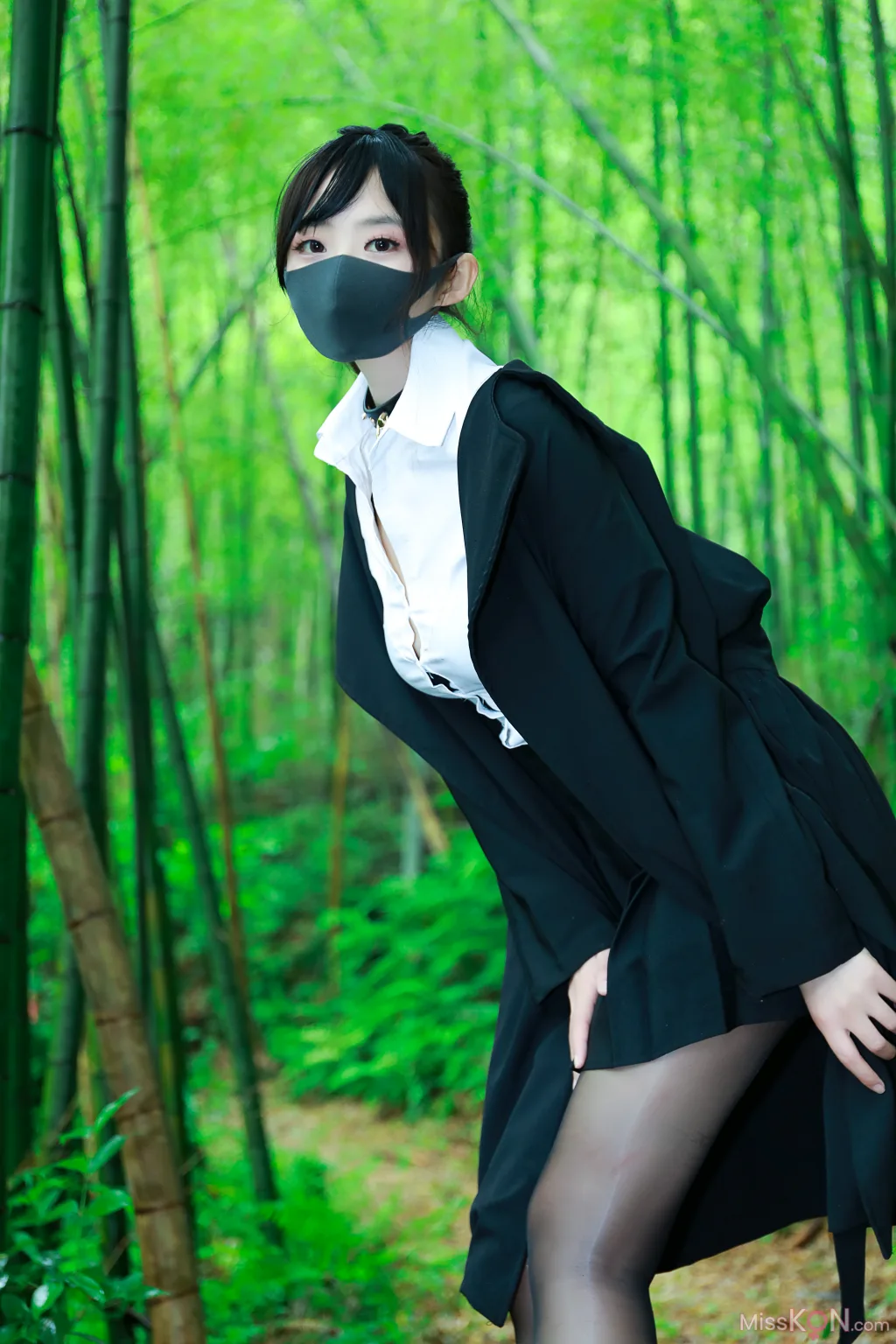 李佳_ 黑百褶裙森林