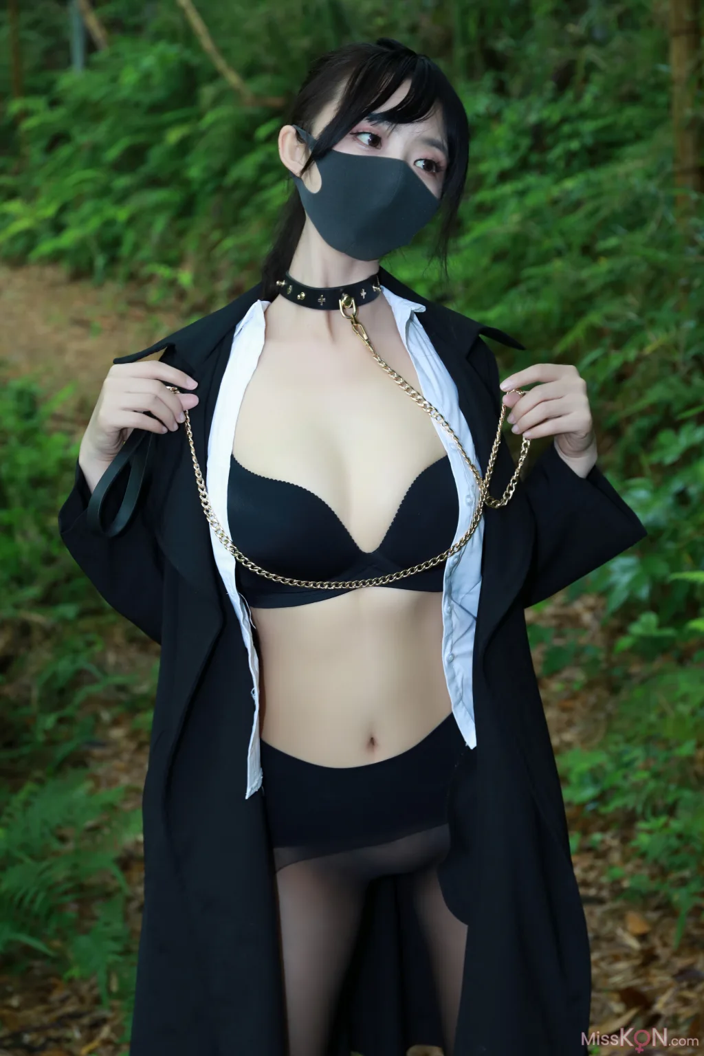 李佳_ 黑百褶裙森林
