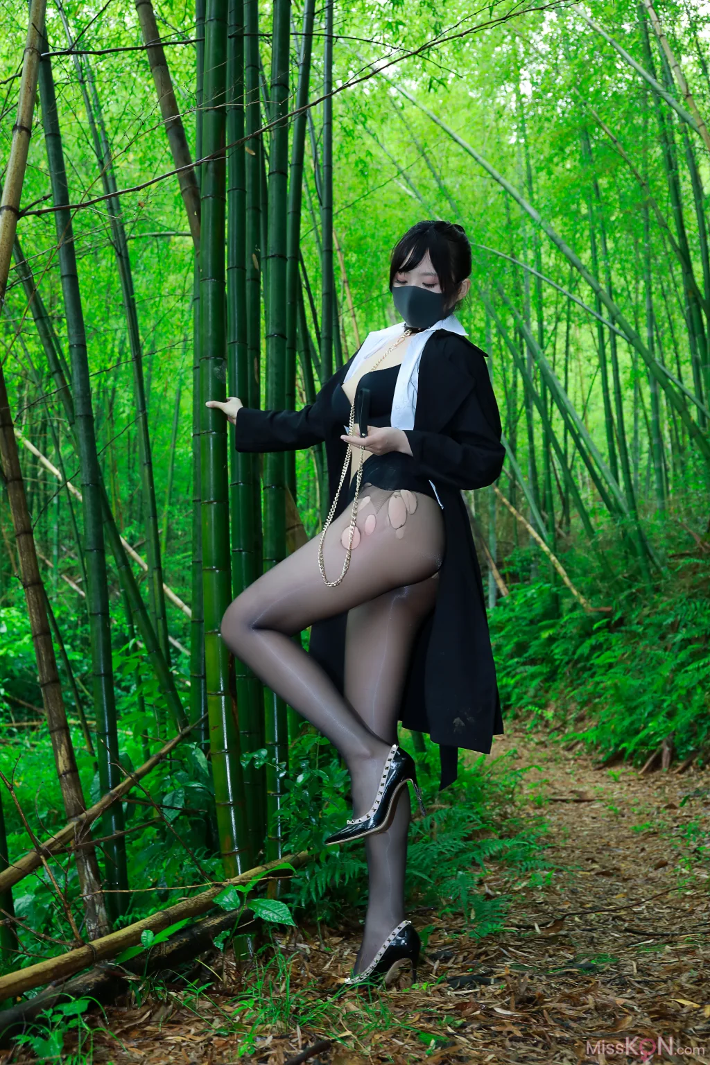 李佳_ 黑百褶裙森林