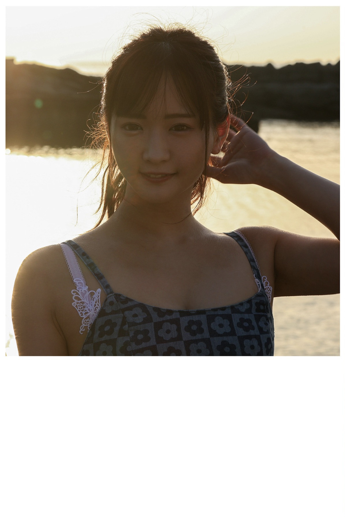 Narumi Hirose 広瀬なるみ, ヌード写真集 『風に包まれて』 Set.03