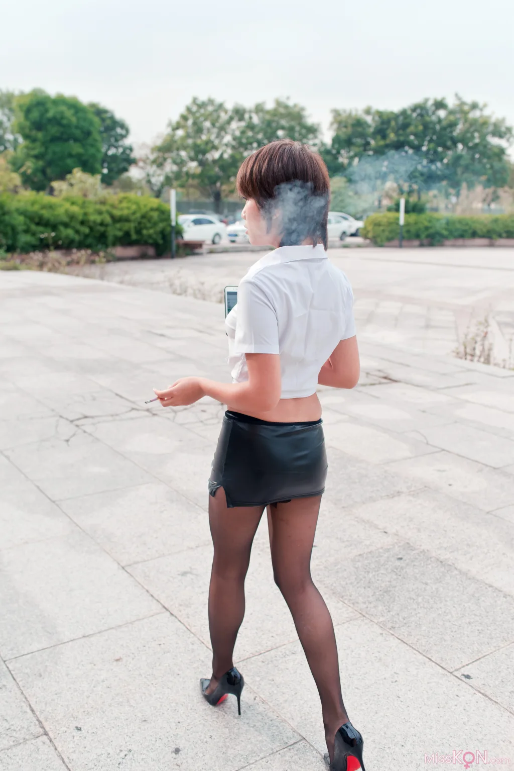 [精选街拍作品] MJ-004_ 萌宝儿皮裙黑丝