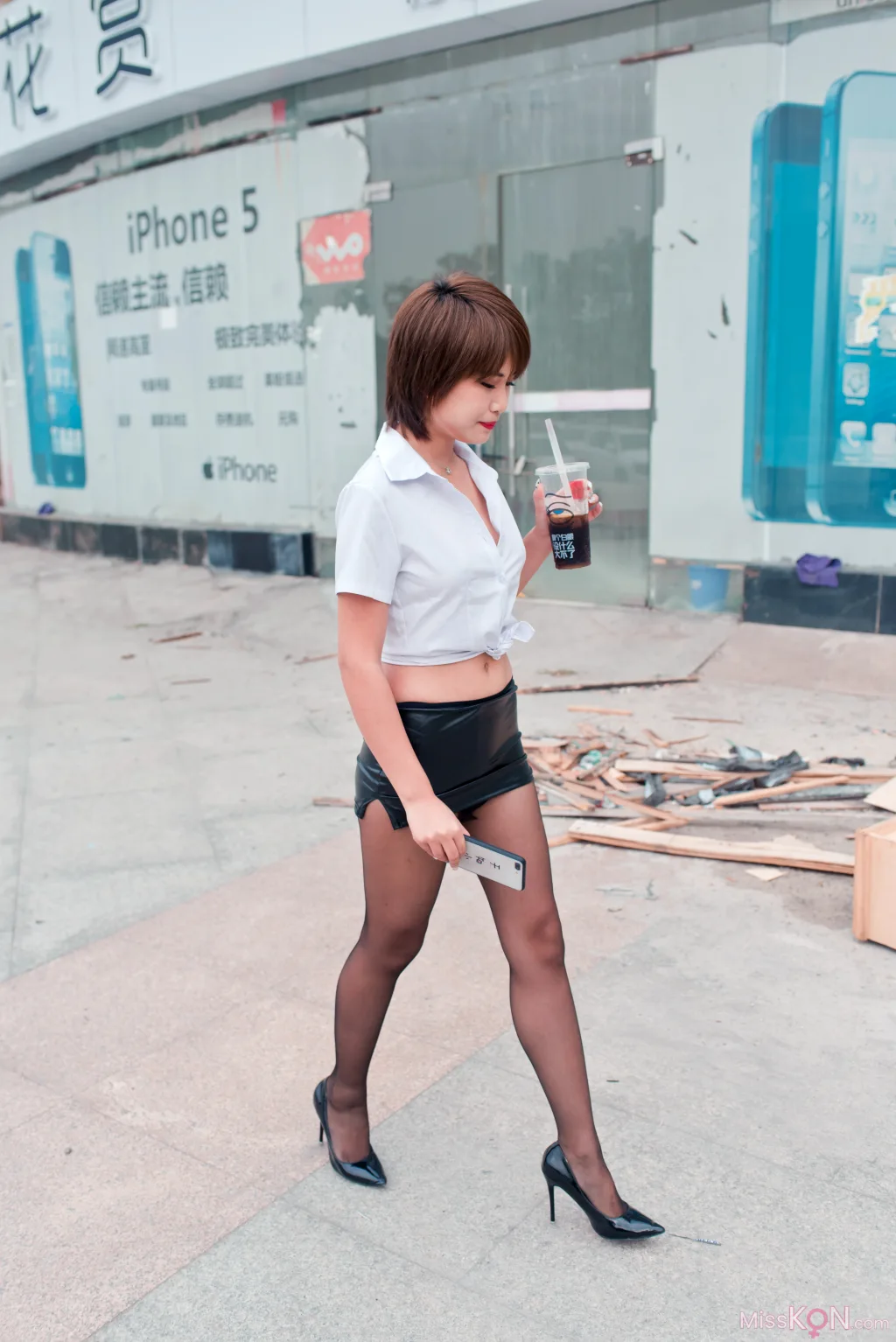 [精选街拍作品] MJ-004_ 萌宝儿皮裙黑丝