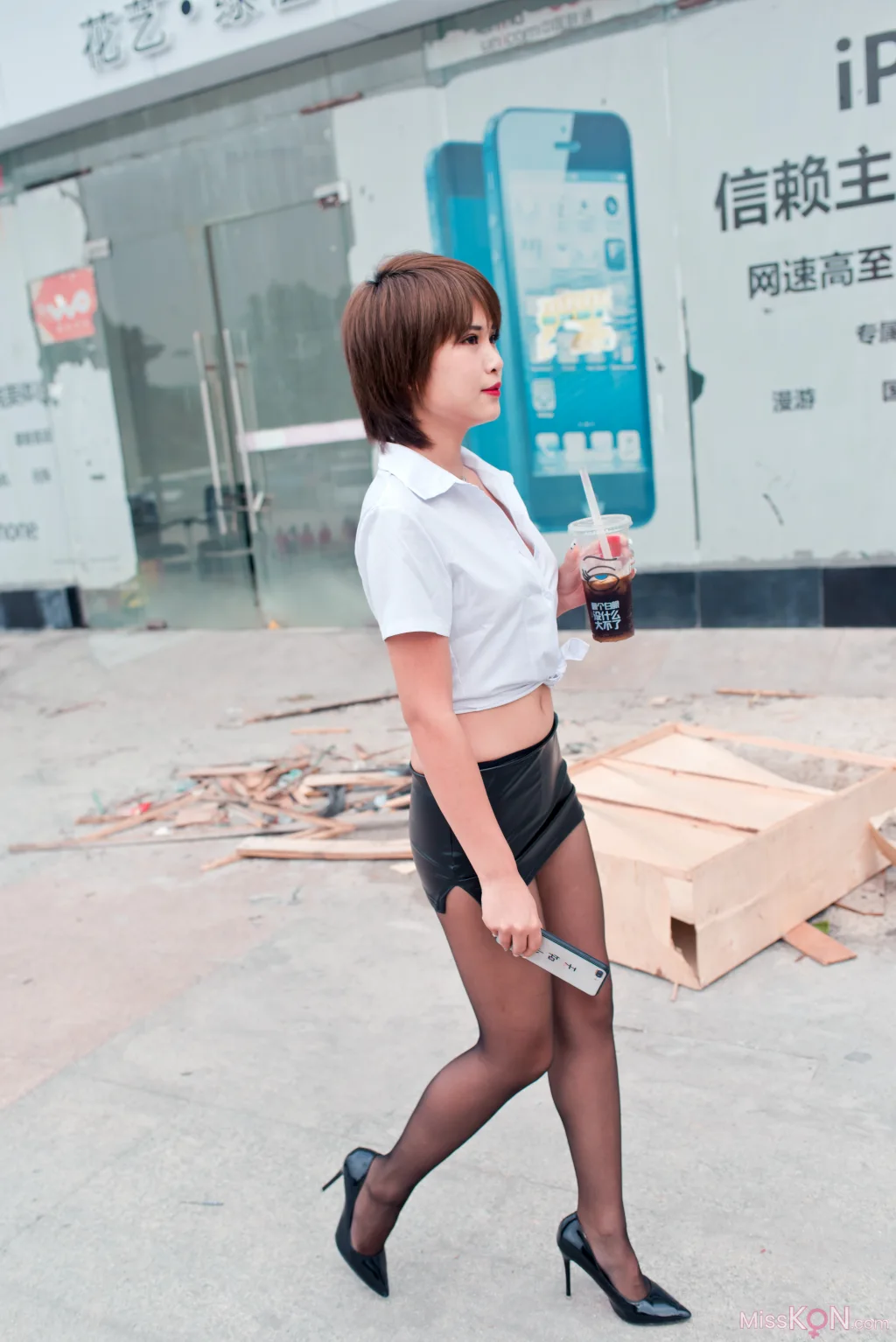 [精选街拍作品] MJ-004_ 萌宝儿皮裙黑丝