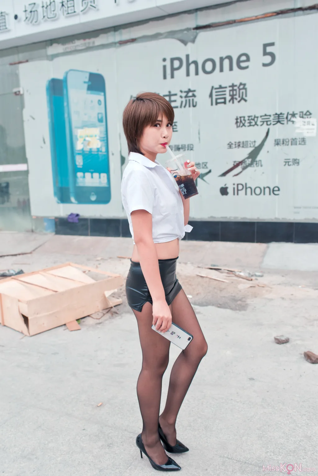 [精选街拍作品] MJ-004_ 萌宝儿皮裙黑丝