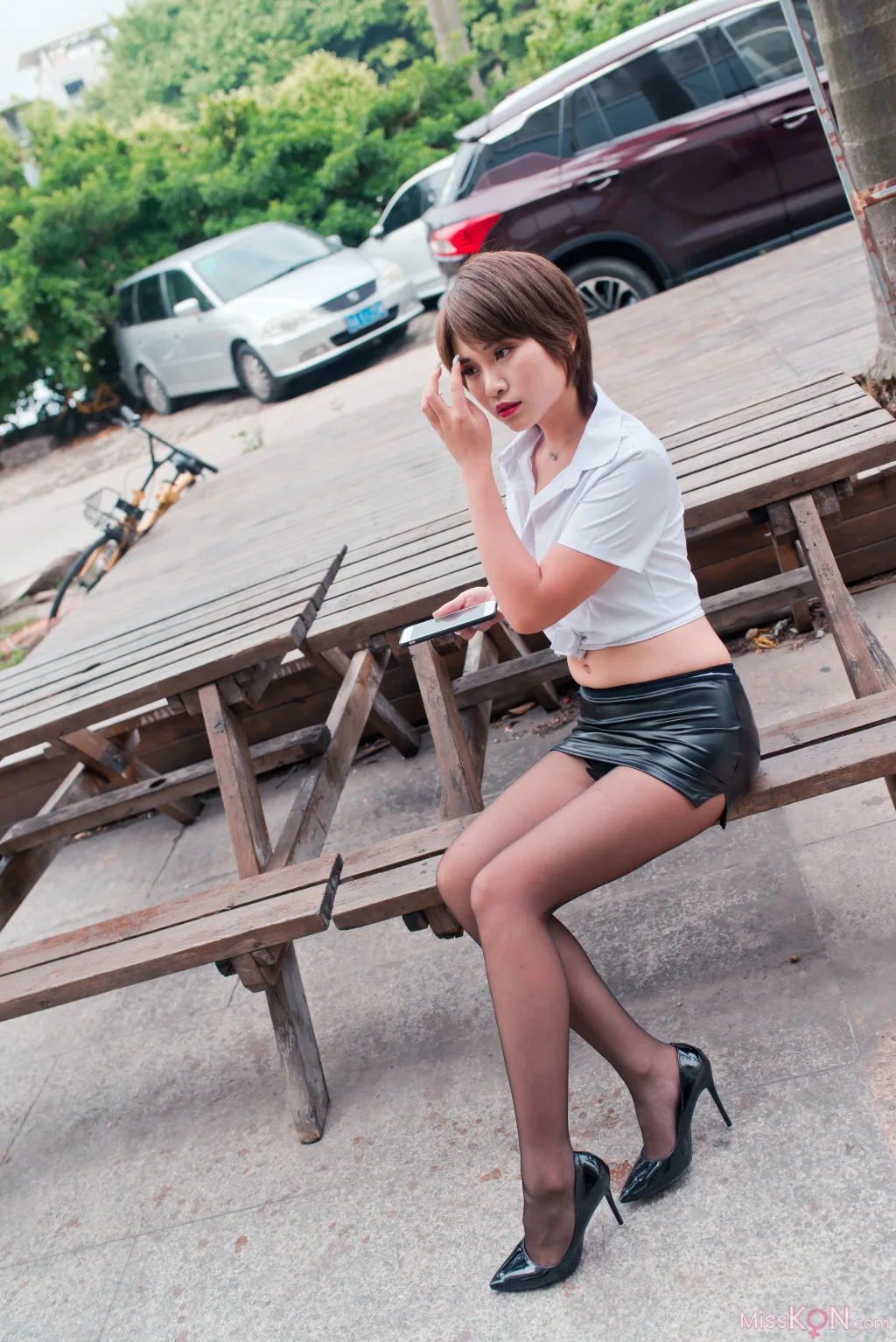 [精选街拍作品] MJ-004_ 萌宝儿皮裙黑丝