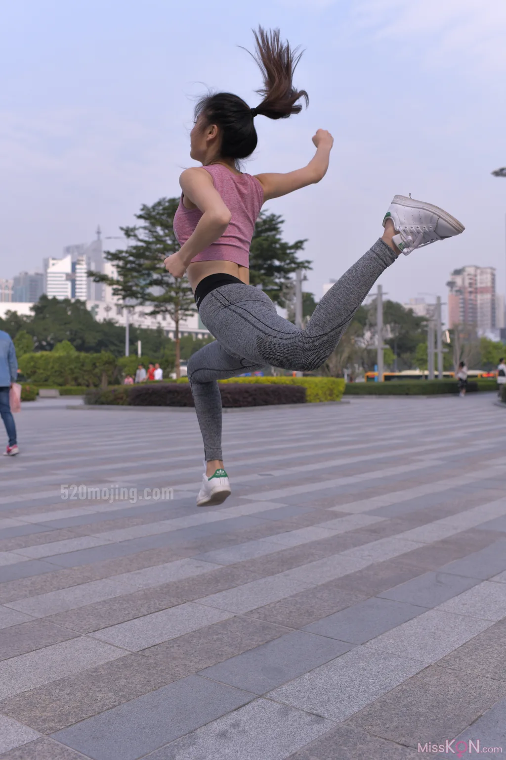 [精选街拍作品] MJ-005_ 圣诞快乐之紧身瑜伽裤美女