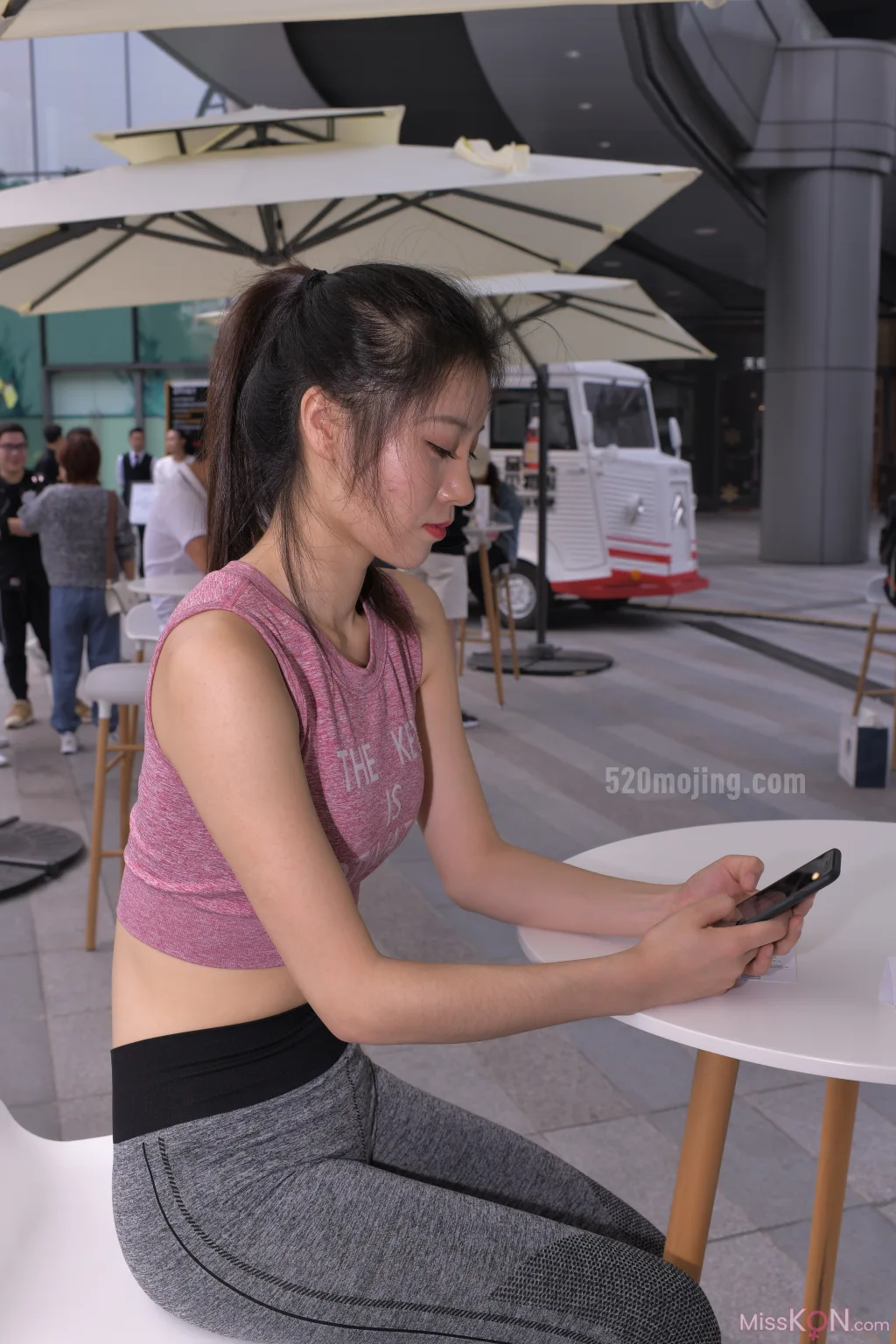 [精选街拍作品] MJ-005_ 圣诞快乐之紧身瑜伽裤美女