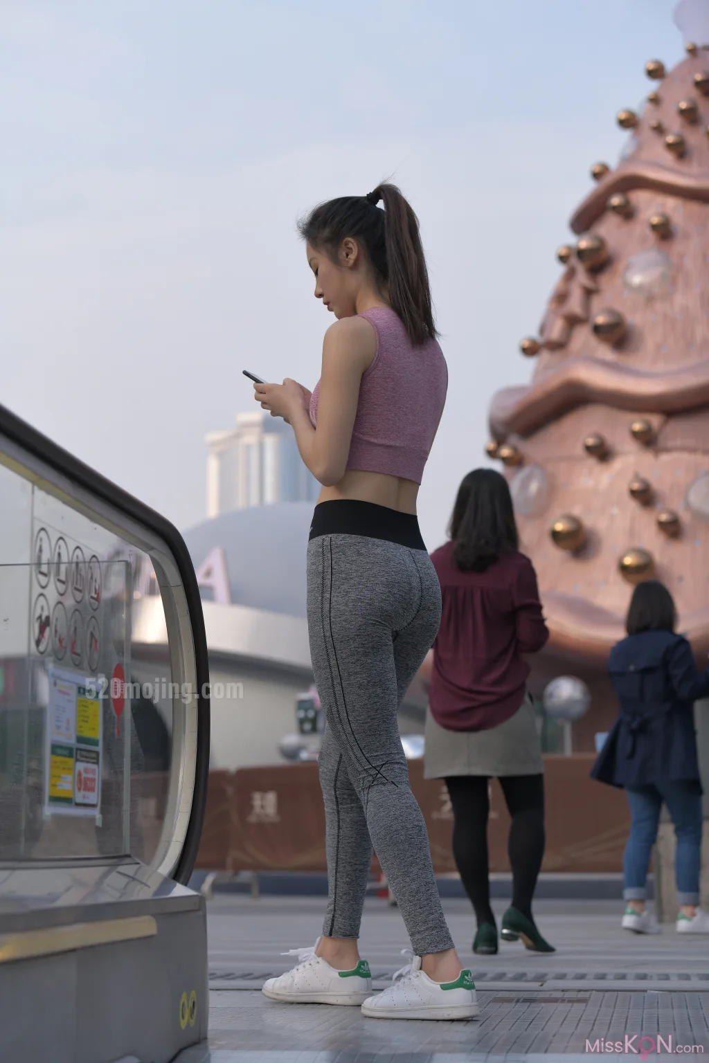 [精选街拍作品] MJ-005_ 圣诞快乐之紧身瑜伽裤美女