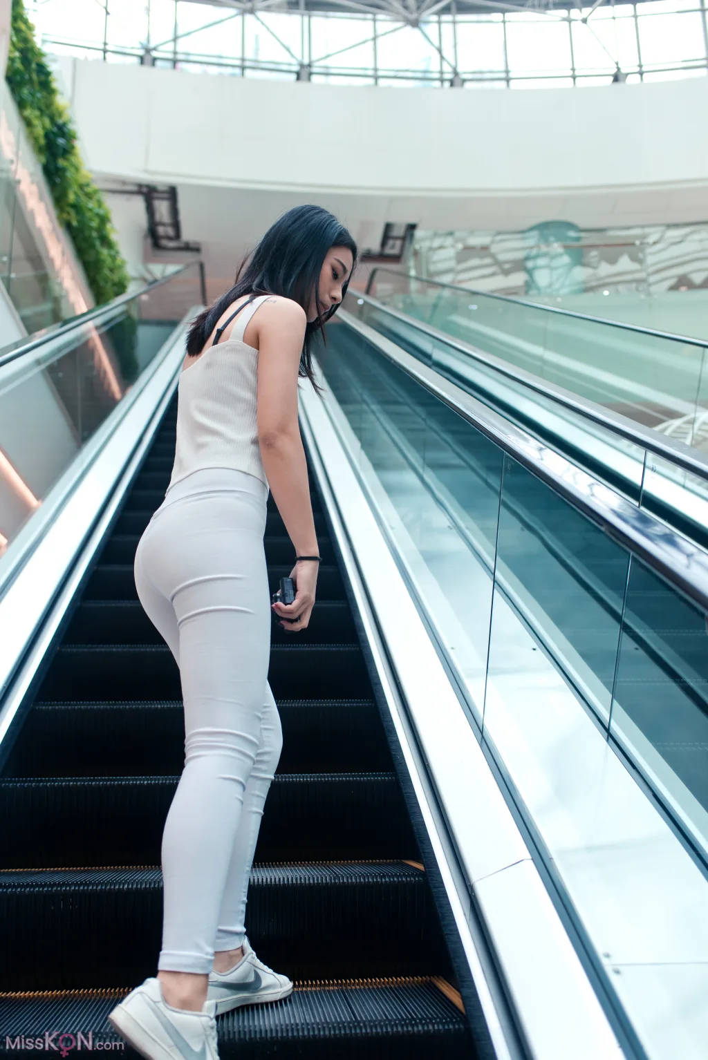 [精选街拍作品] MJ-009_ 小棠紧身白裤