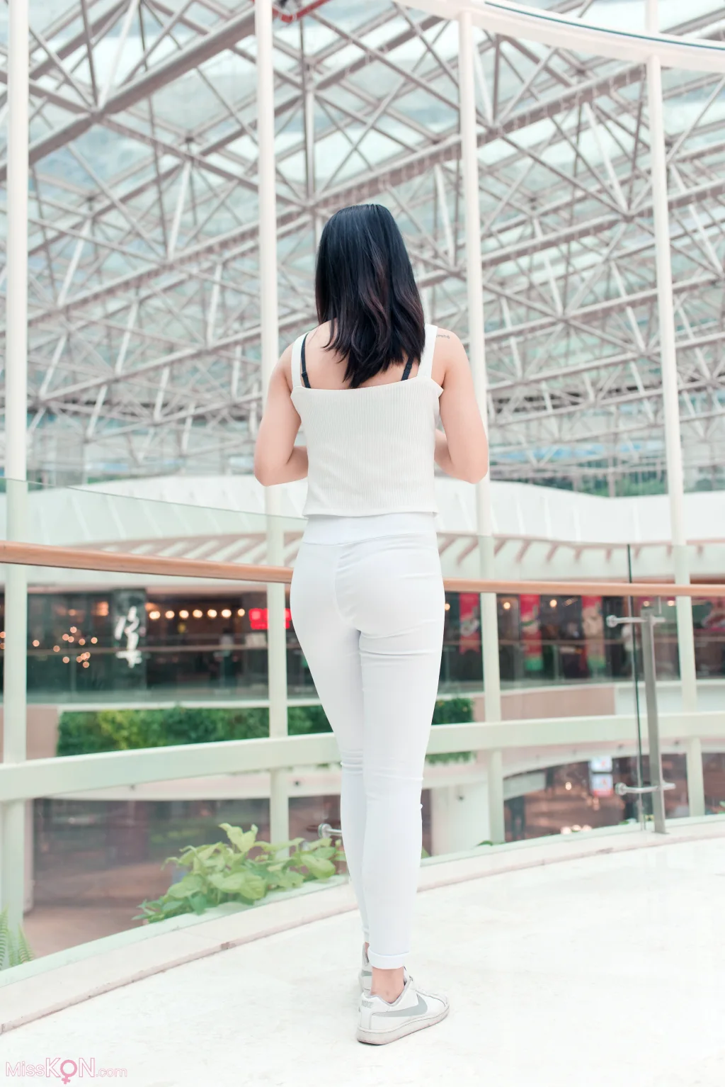 [精选街拍作品] MJ-009_ 小棠紧身白裤