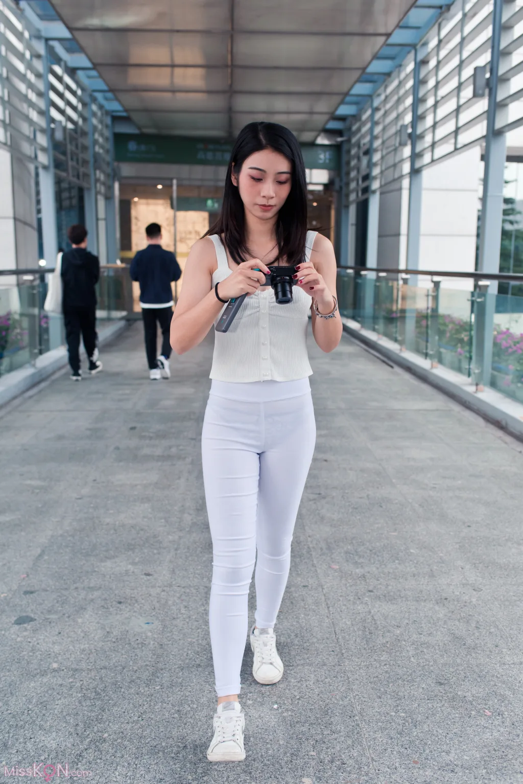[精选街拍作品] MJ-009_ 小棠紧身白裤