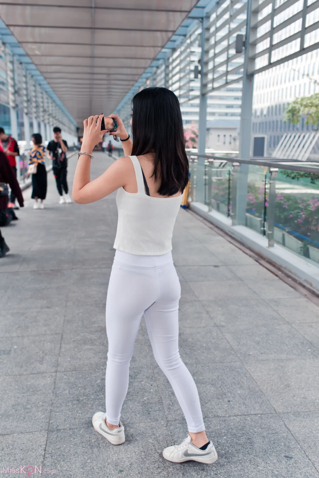 [精选街拍作品] MJ-009_ 小棠紧身白裤