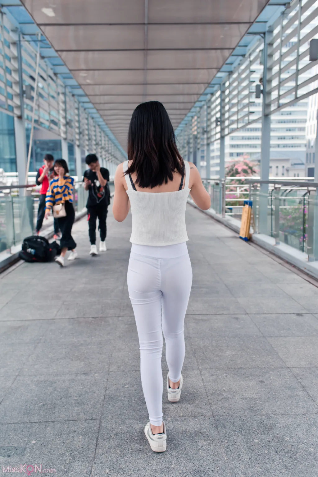 [精选街拍作品] MJ-009_ 小棠紧身白裤