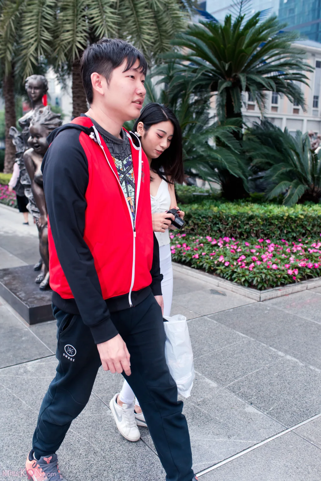 [精选街拍作品] MJ-009_ 小棠紧身白裤