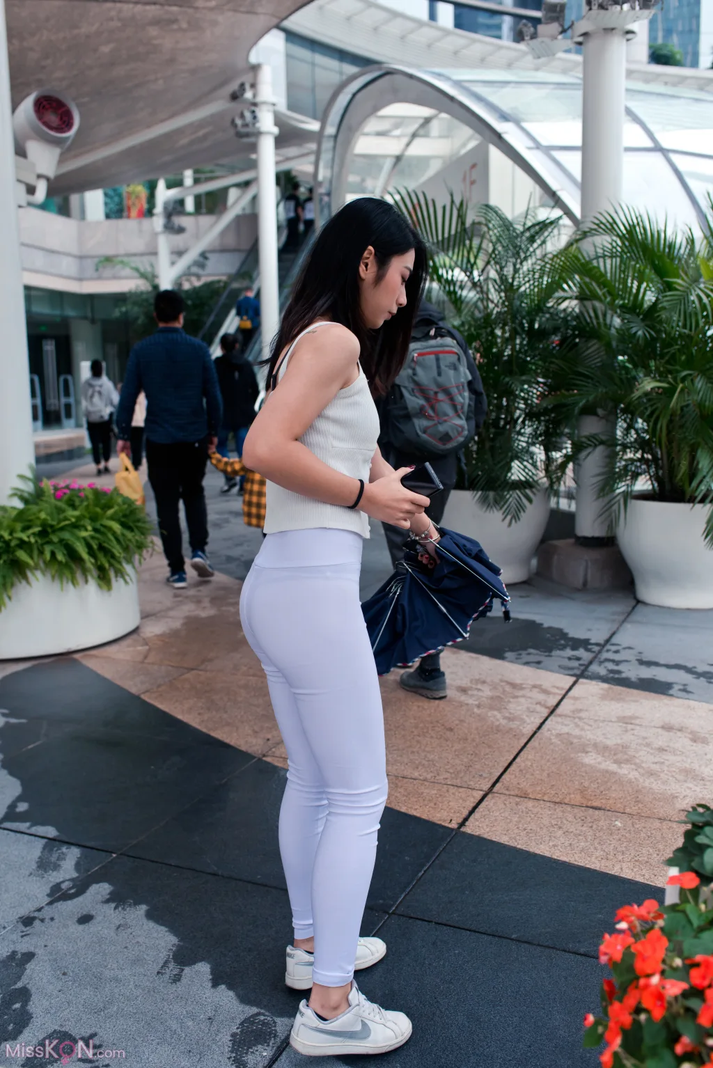 [精选街拍作品] MJ-009_ 小棠紧身白裤