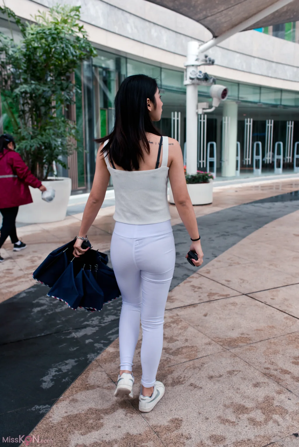 [精选街拍作品] MJ-009_ 小棠紧身白裤
