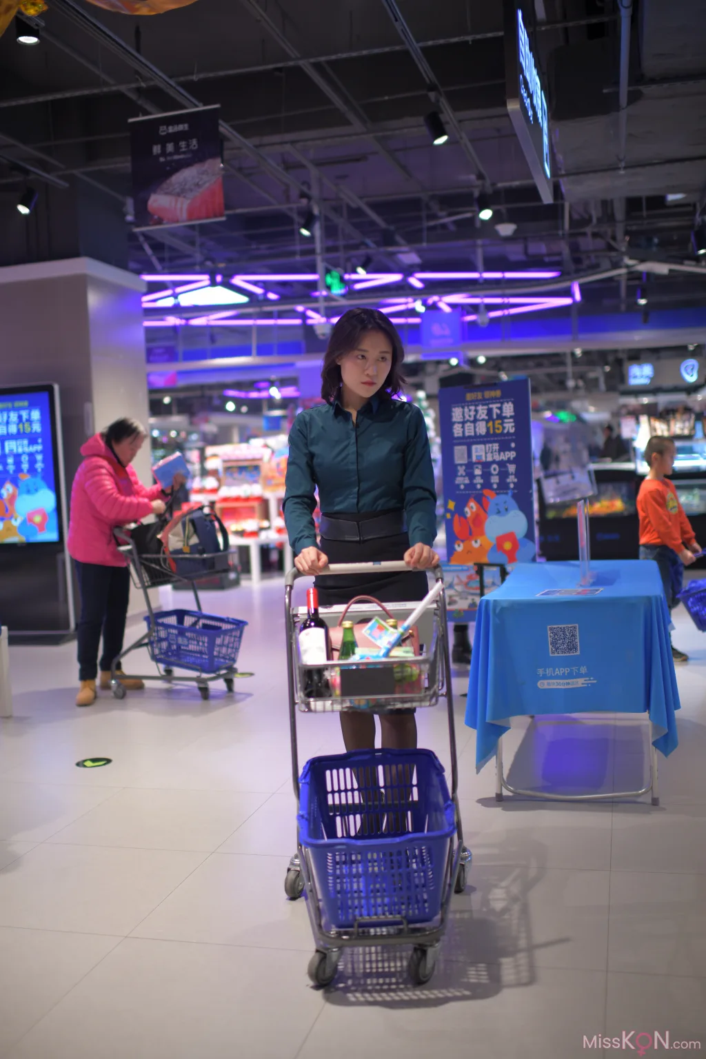 [精选街拍作品] MJ-015_ 一个人生活 丝袜 短裙