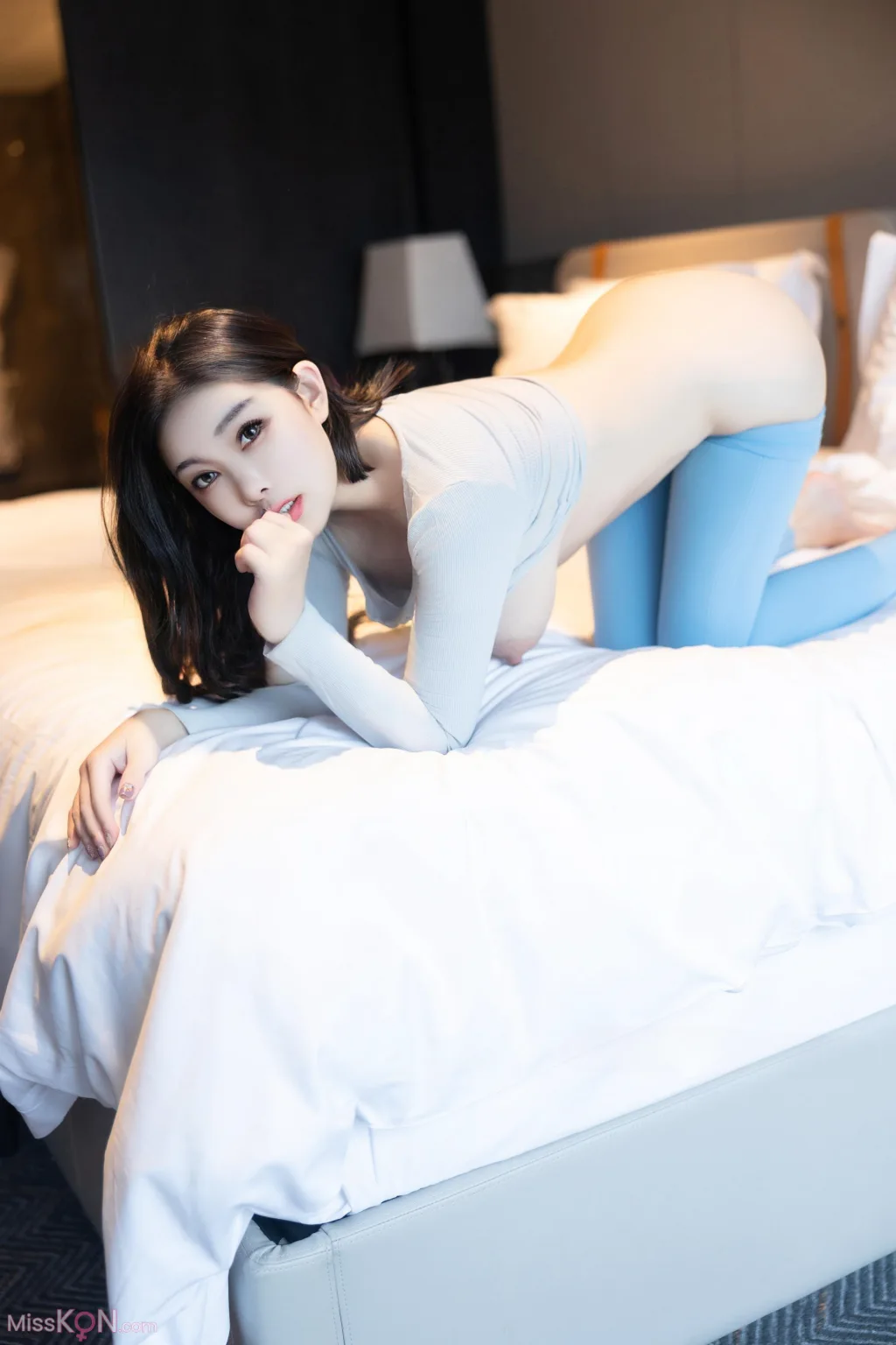 [XR Uncensored] 白洁Bseeie_ R18 秀人网模特 蓝色瑜伽裤
