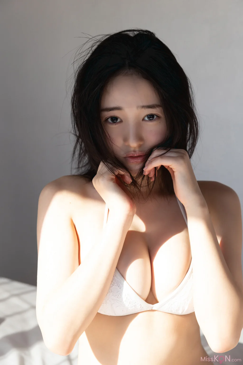 Miu Shirahama (白濱美兎)_ FRIDAYデジタル写真集 ぎゅってして ｖｏｌ．２ ちょっとオトナな１００ページ豪華版