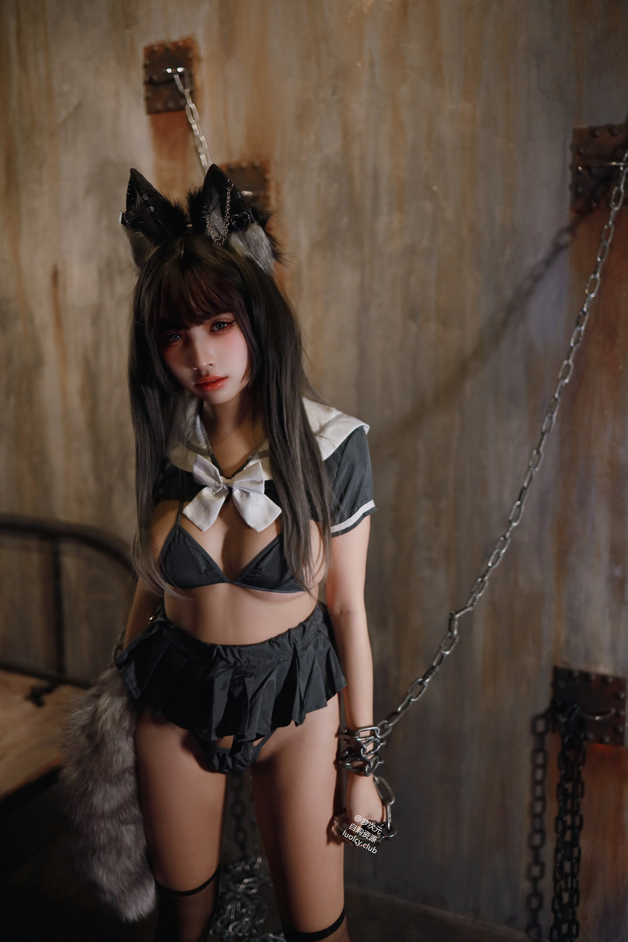 慕慕Momo, ヌード写真集 馴服狼少女